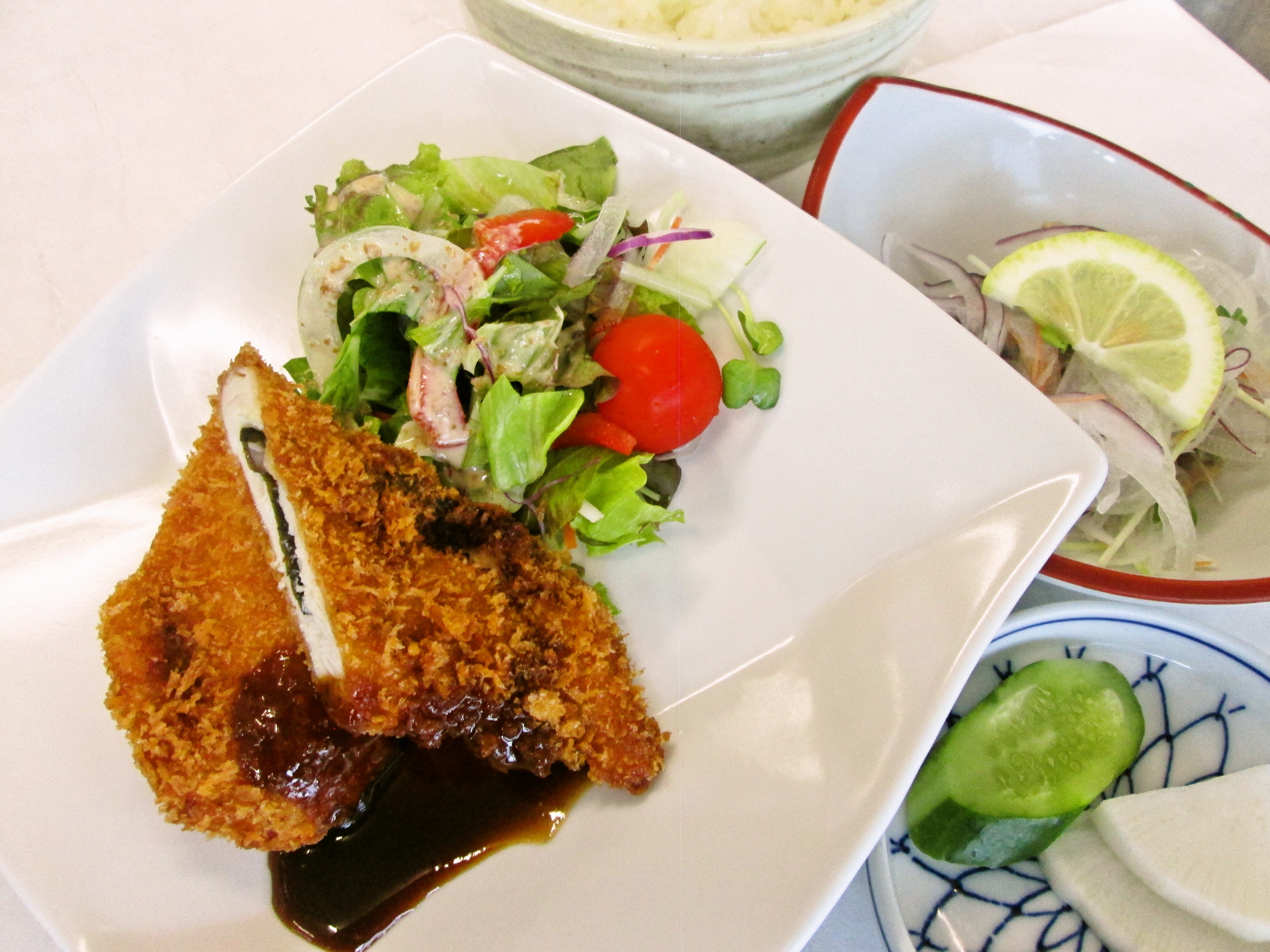 香川産鶏ササミ梅しそ揚げ＆藁焼き鰹のタタキ《さつま汁》