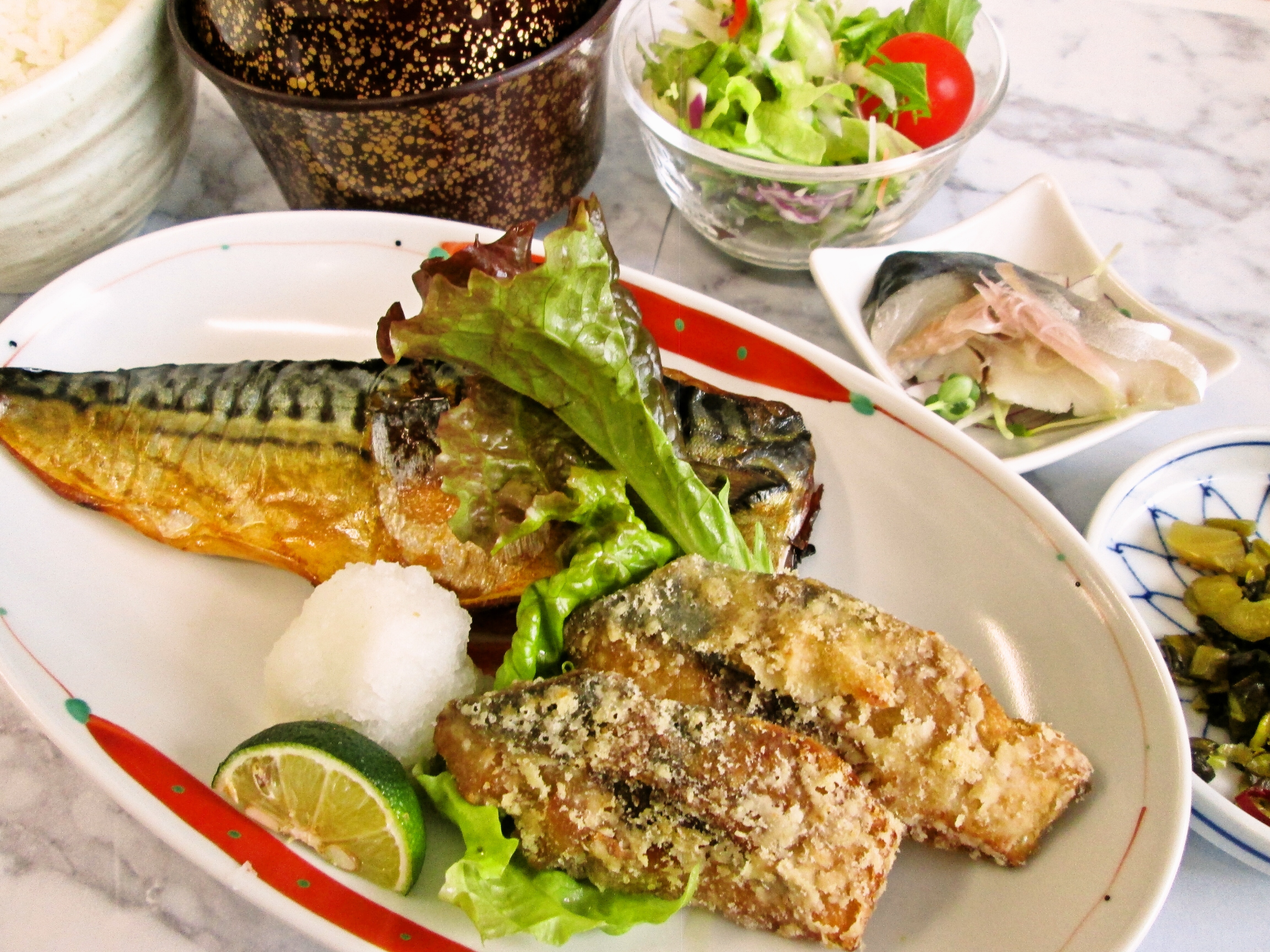 EPA定食（八戸〆鯖・鯖塩焼き・鯖竜田揚げ）《あおさの味噌汁》