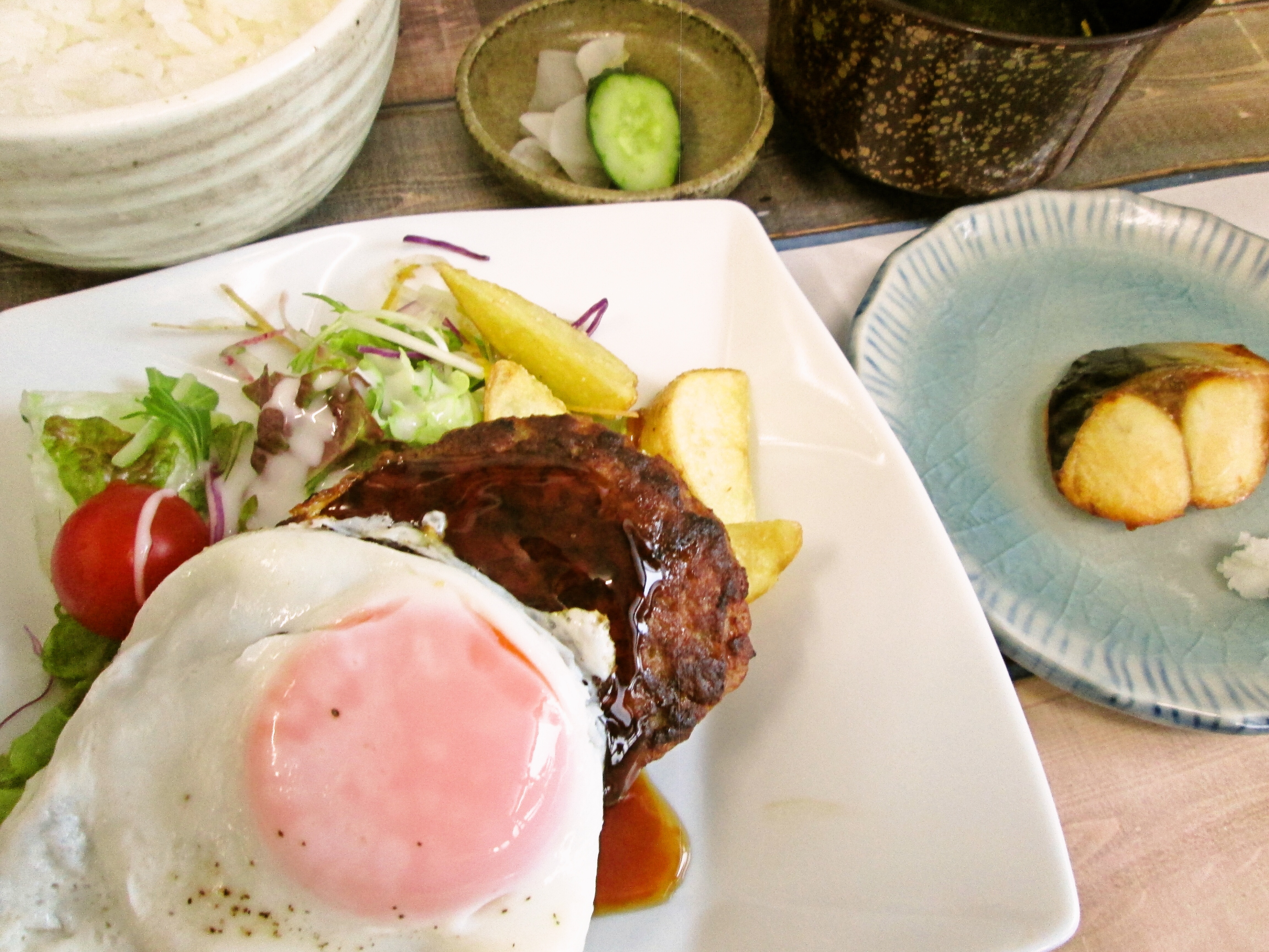 オリーブ卵目玉焼きハンバーグ照り焼きソース《とろろの吸物》