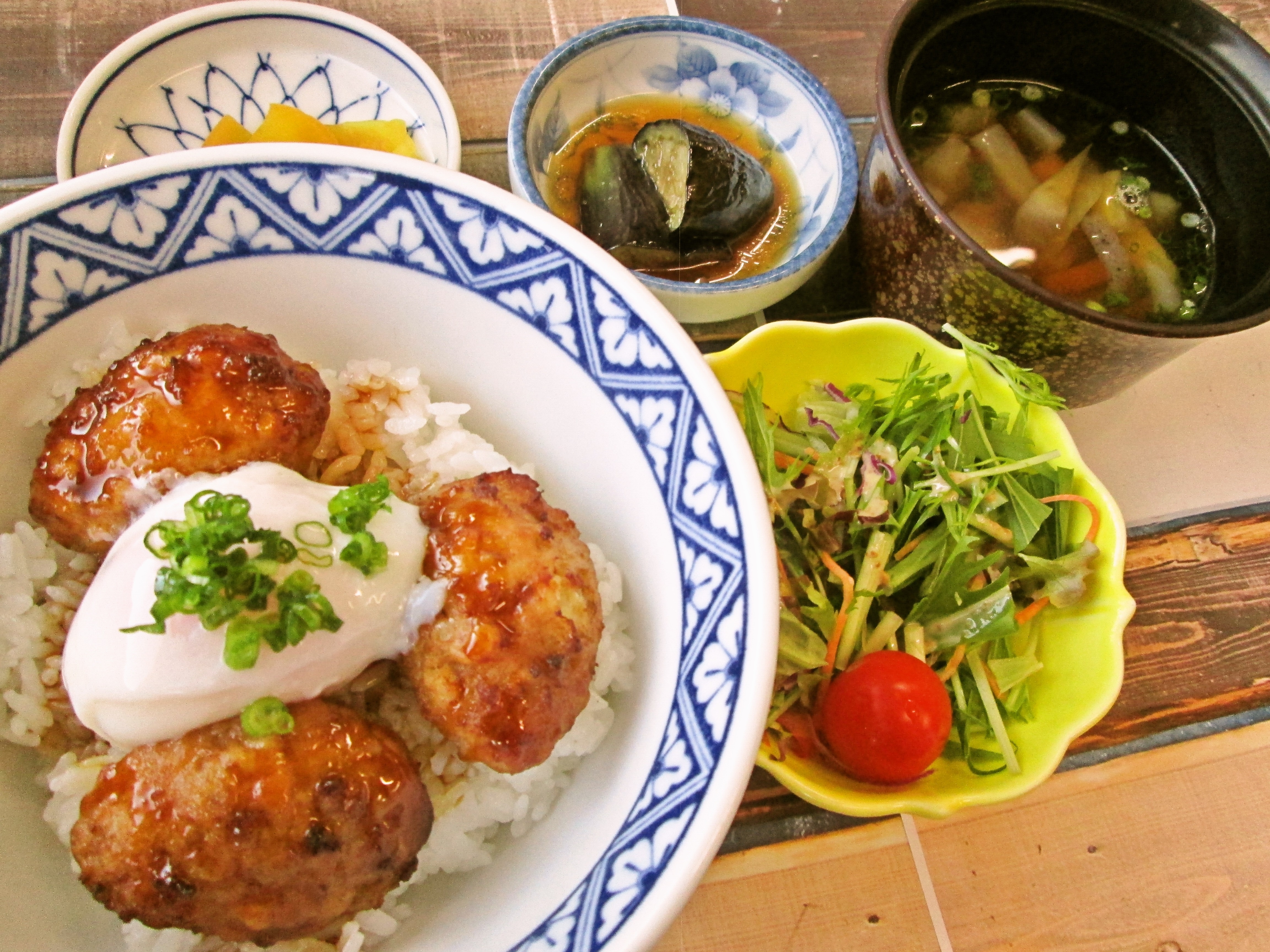 特製なんこつつくね丼《さつま汁》