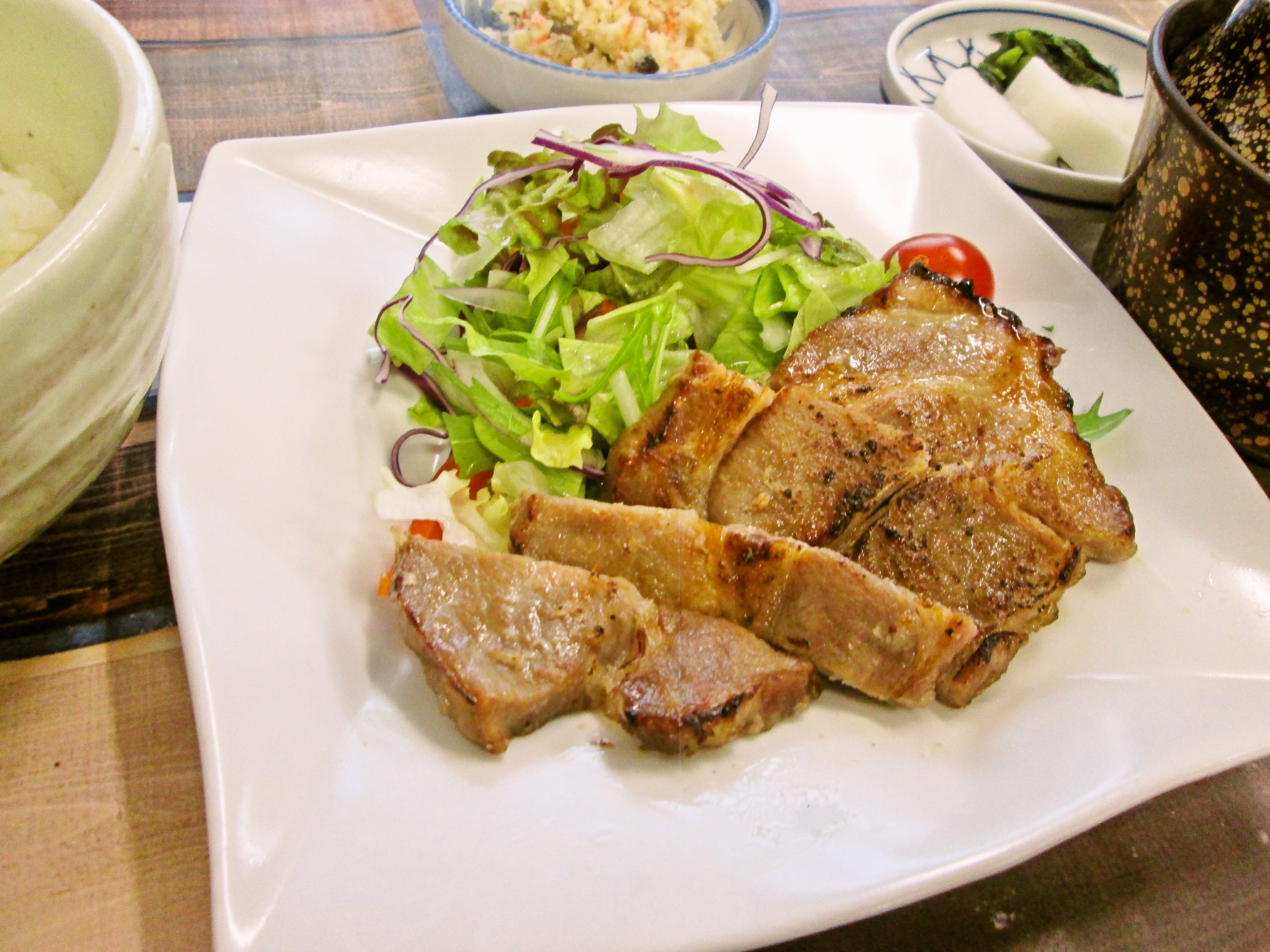 豚肩ロース塩麹焼き《白菜の味噌汁》