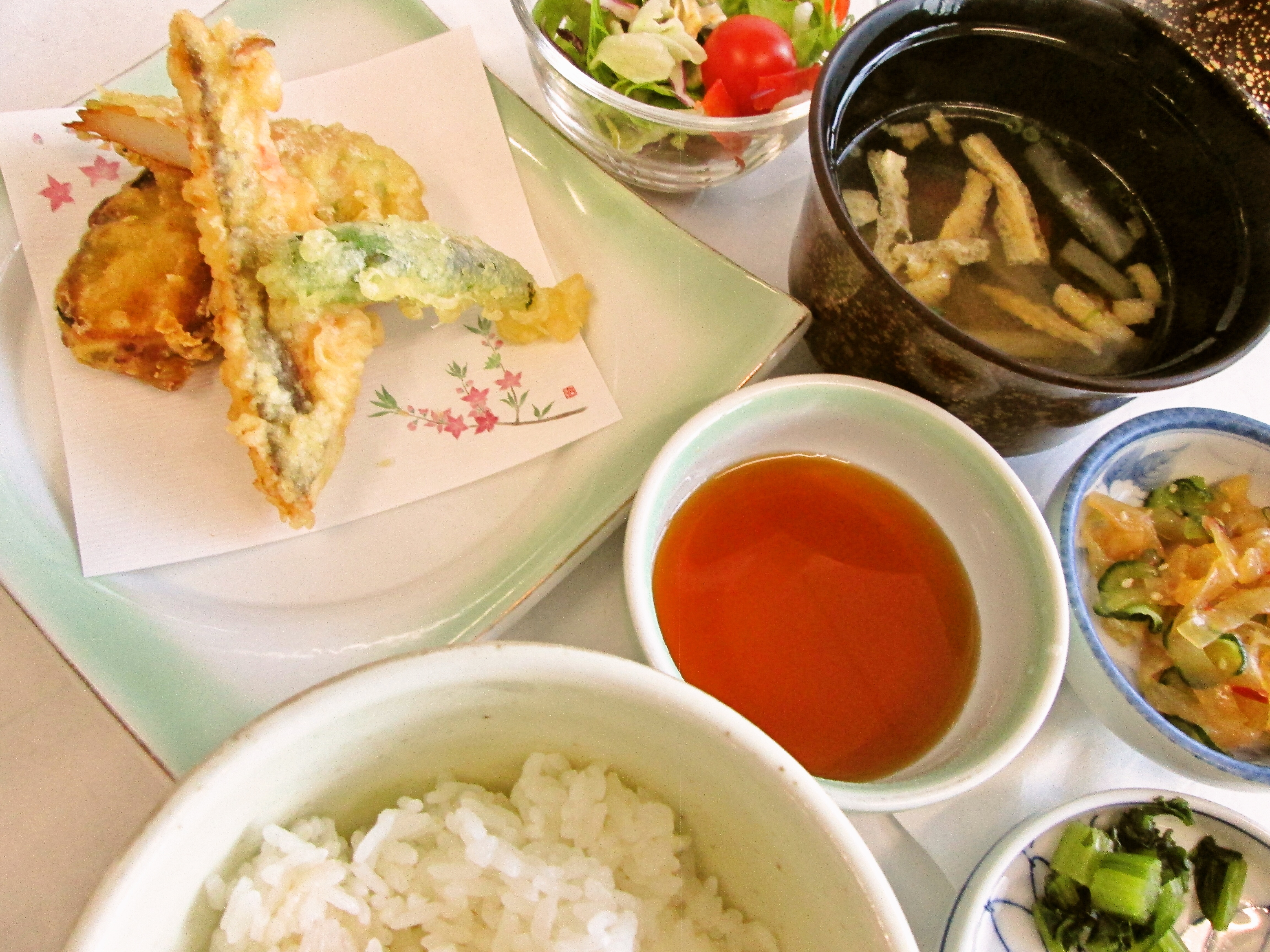 徳島産ホウボウ・南瓜と挽肉の挟み揚げ・ちくわ天ぷら定食《さつま汁》