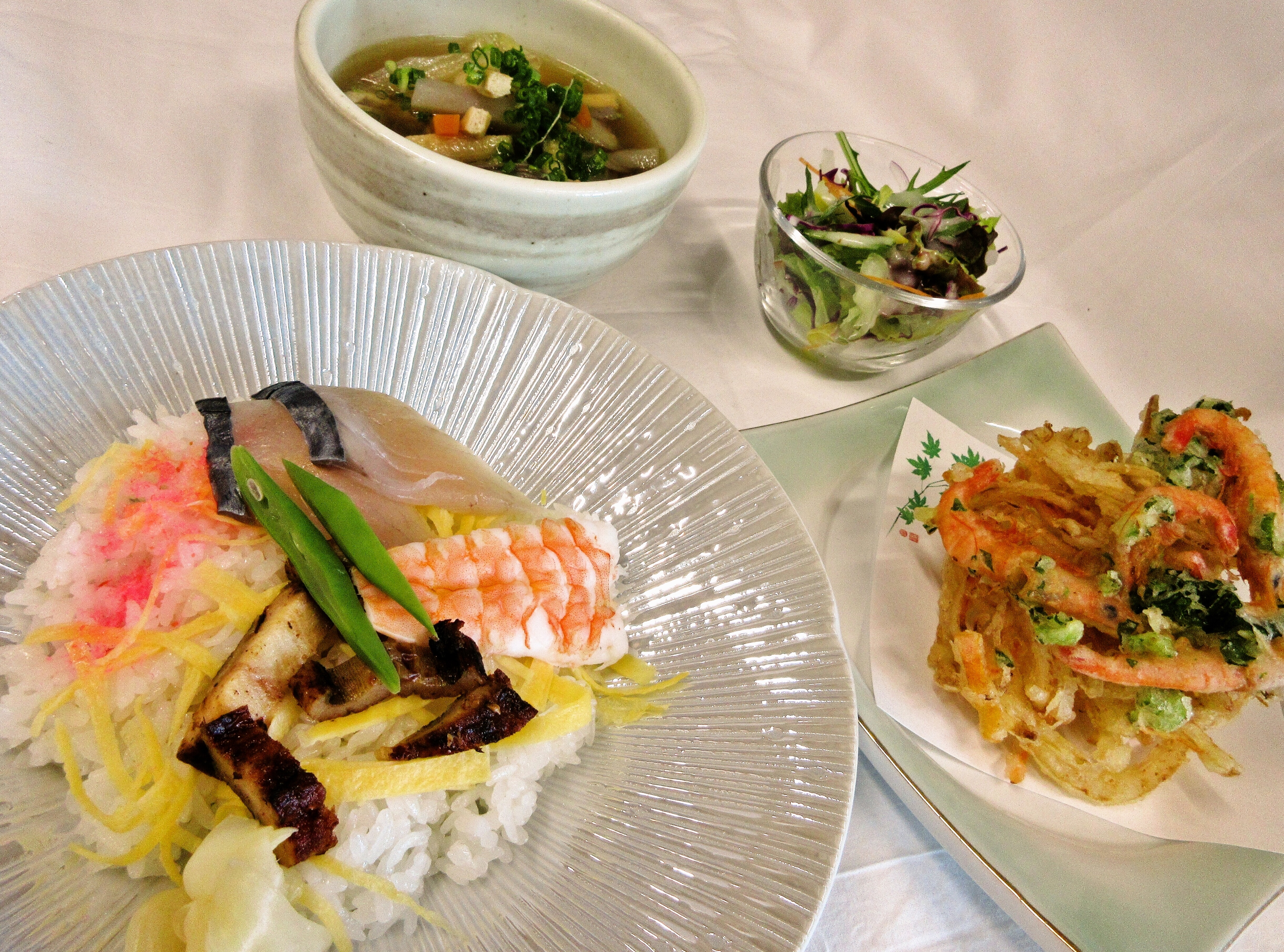 香川県産サゴシのばら寿司・瀬戸の小海老かき揚げ・しぽっくそば