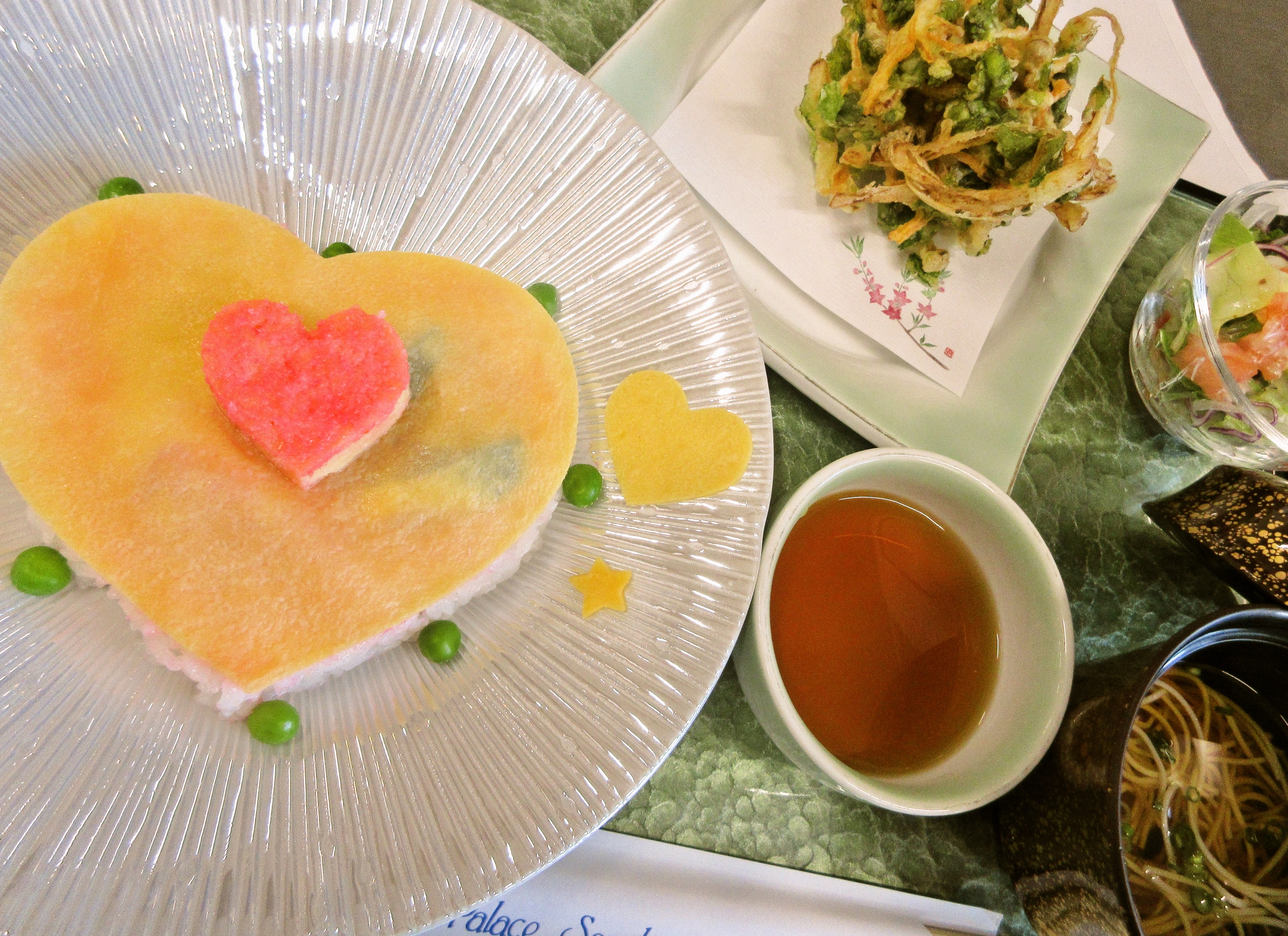 雛ちらし寿司　そうめん汁　香川県産あおさのりかき揚げ