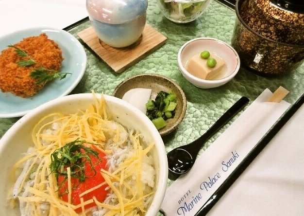 瀬戸の釜揚げしらすと博多明太子丼・オリーブ玉子茶碗蒸し