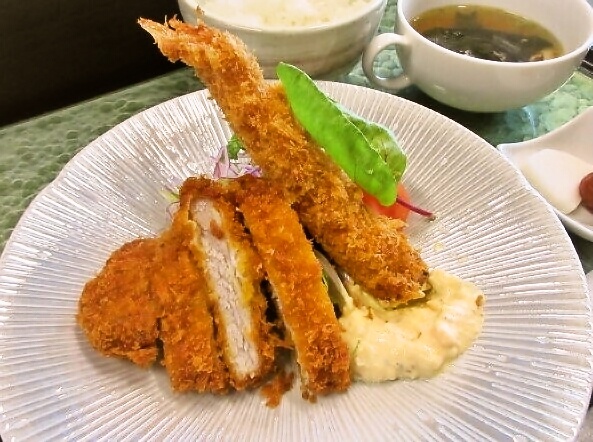 特選生豚ロース手仕込みカツと大海老フライ定食