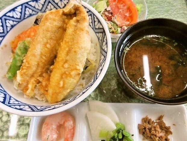 市場直送地魚の天丼