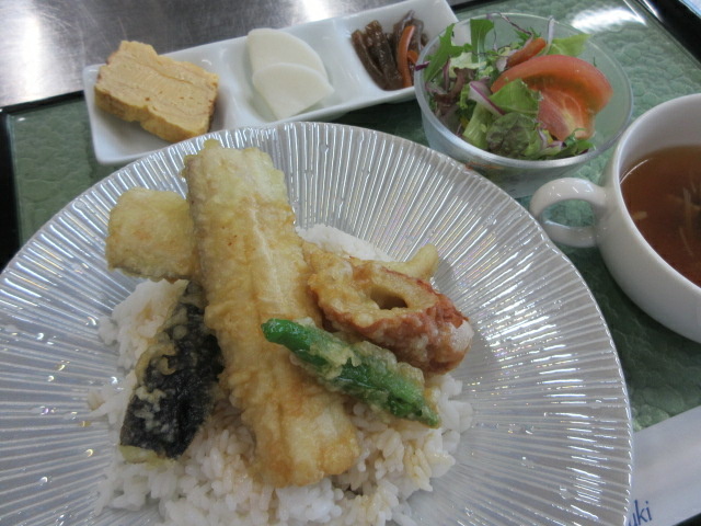 市場直送太刀魚の天丼