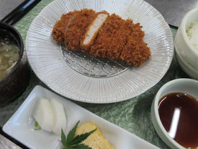 特選生豚ロース手仕込みカツ定食