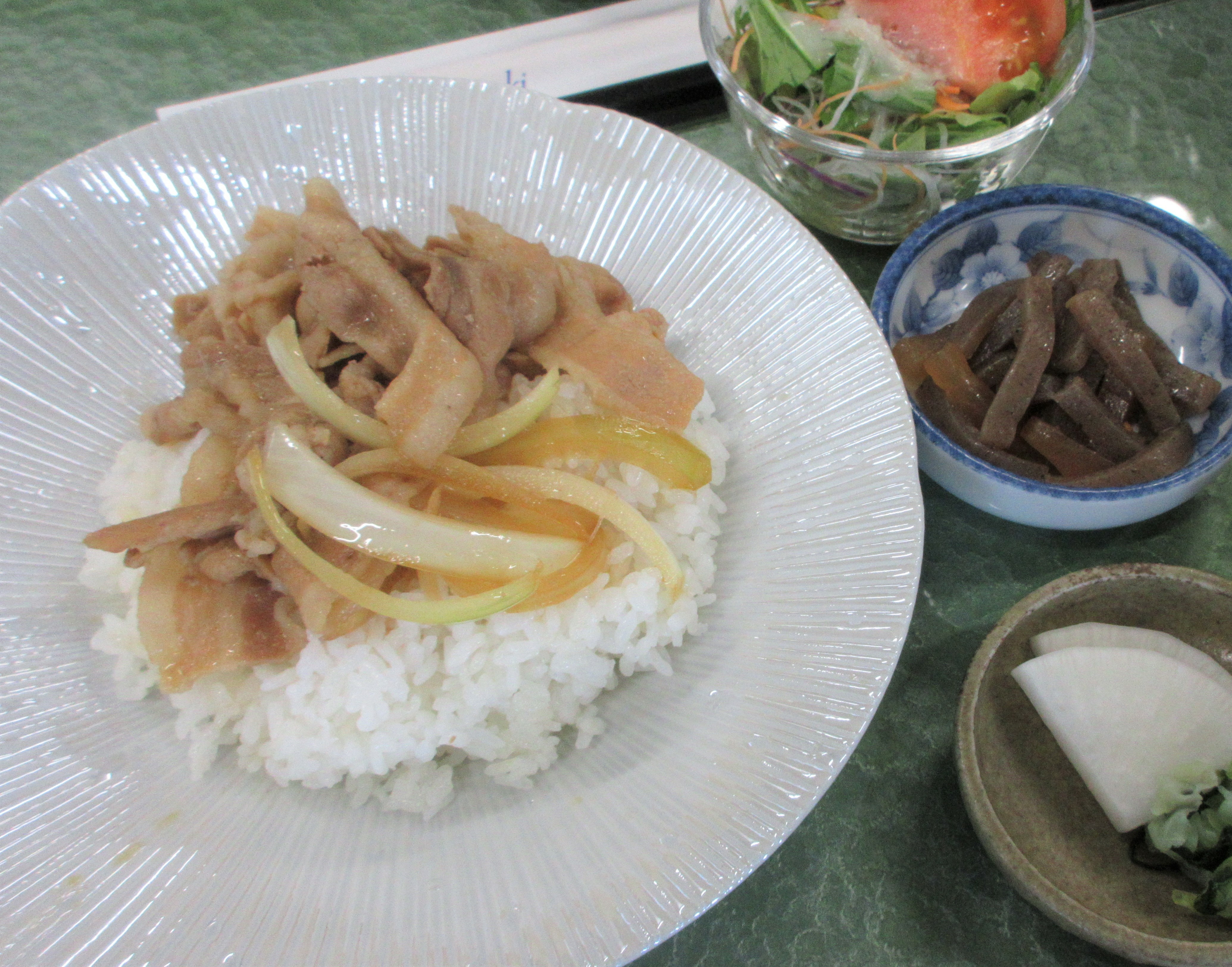 オリーブ豚丼
