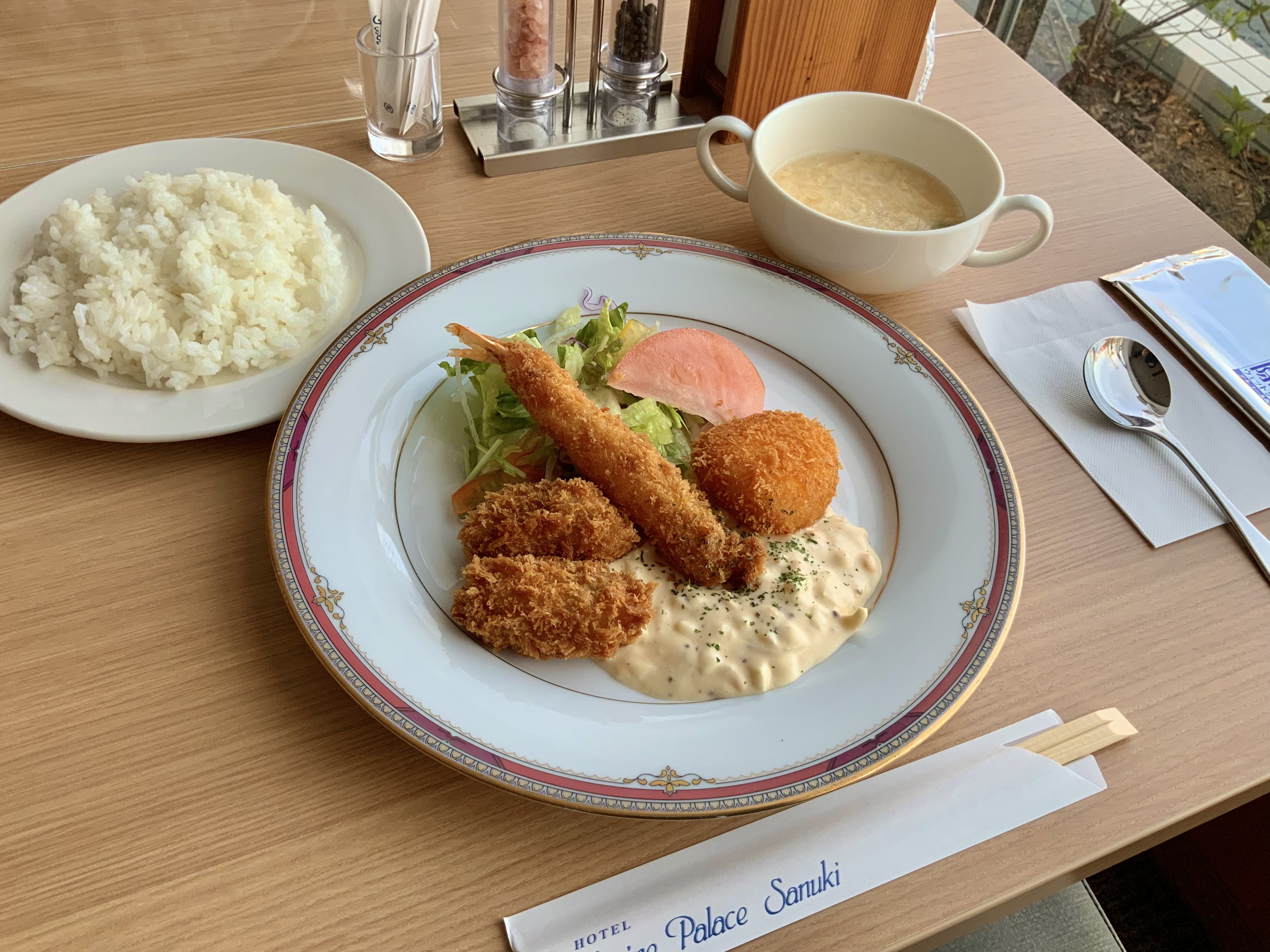 海老　広島牡蠣　コロッケMIXフライ特製タルタルソース