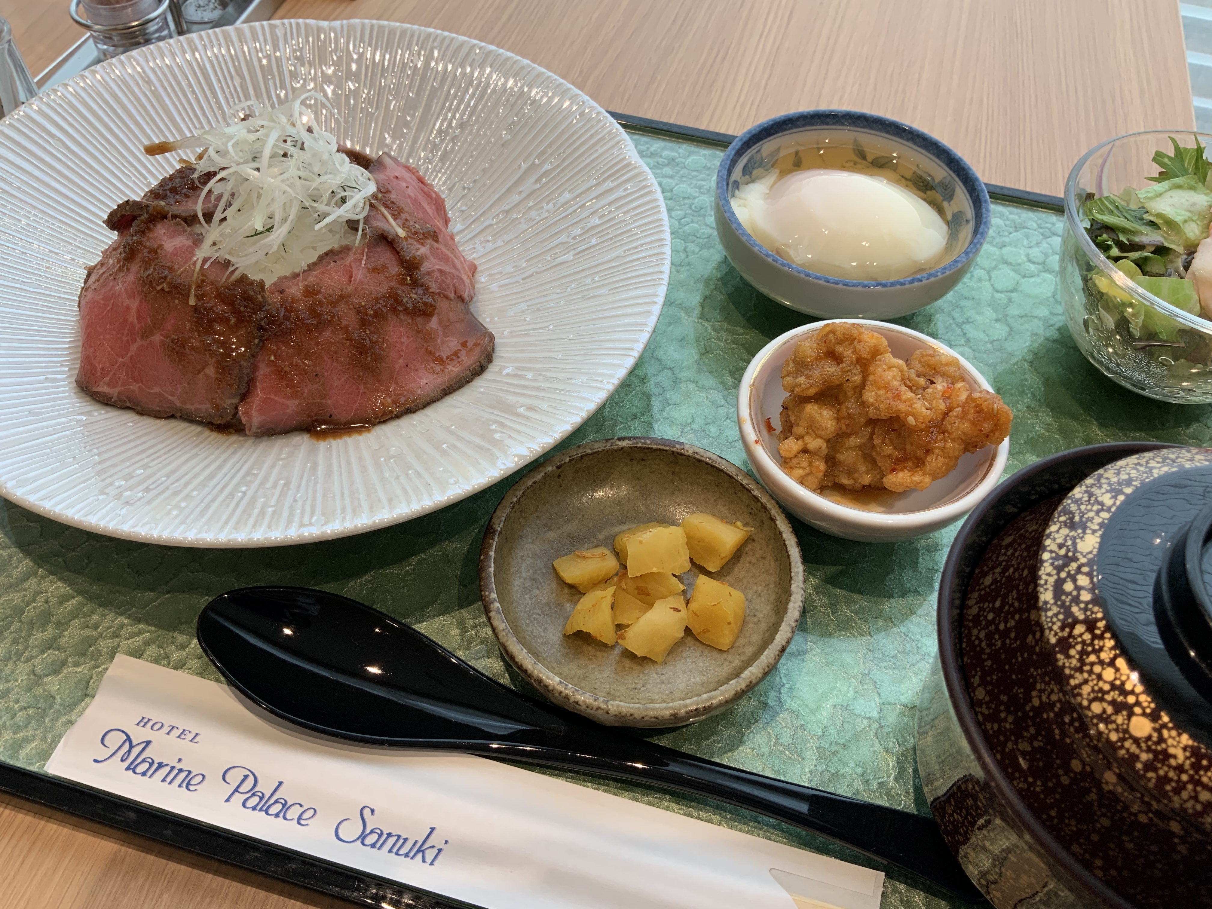 ローストビーフ丼