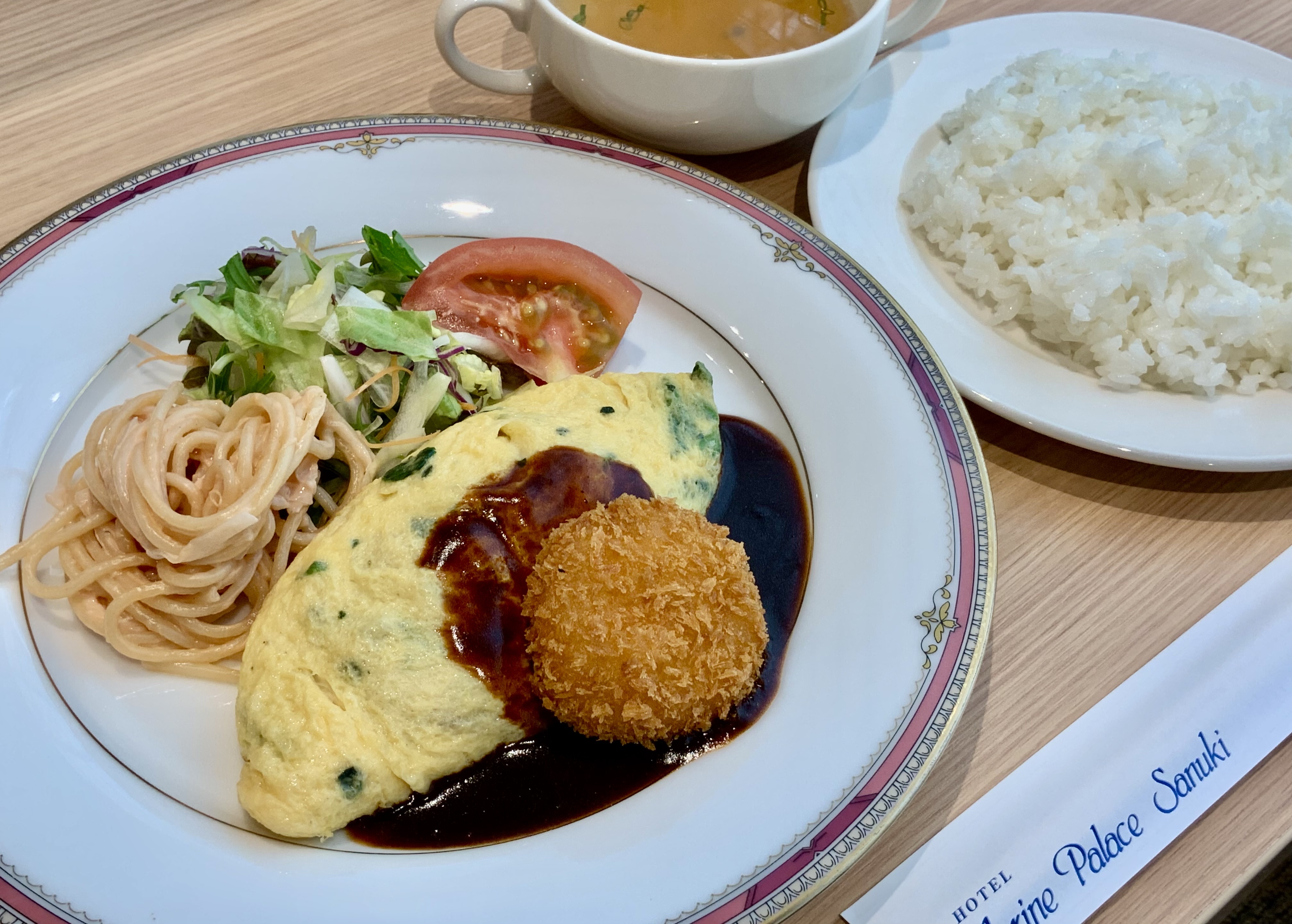 オリーブ玉子と炭火焼チキンのオムレツ