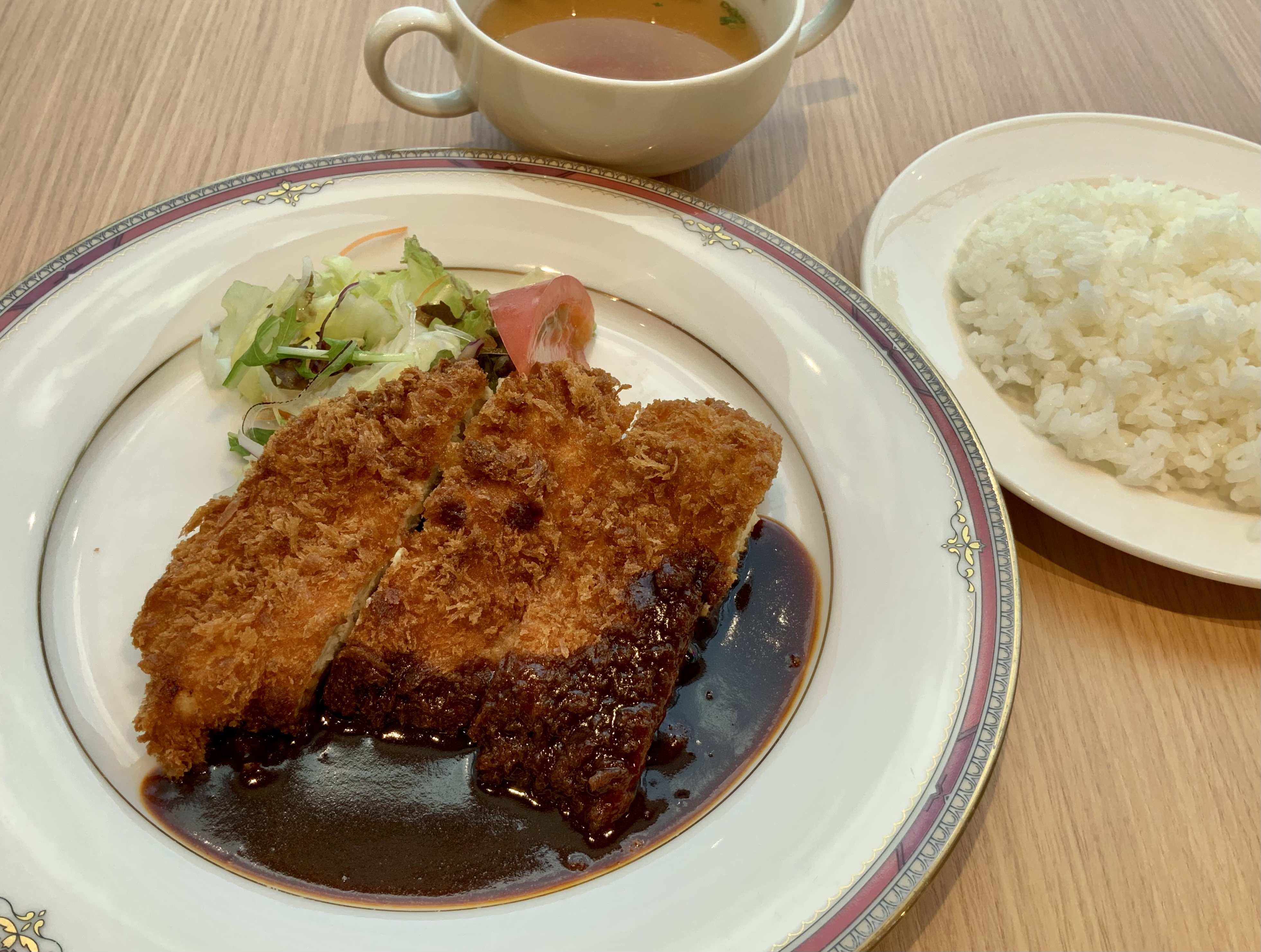 香川県産若鶏のチキンカツデミグラスソース