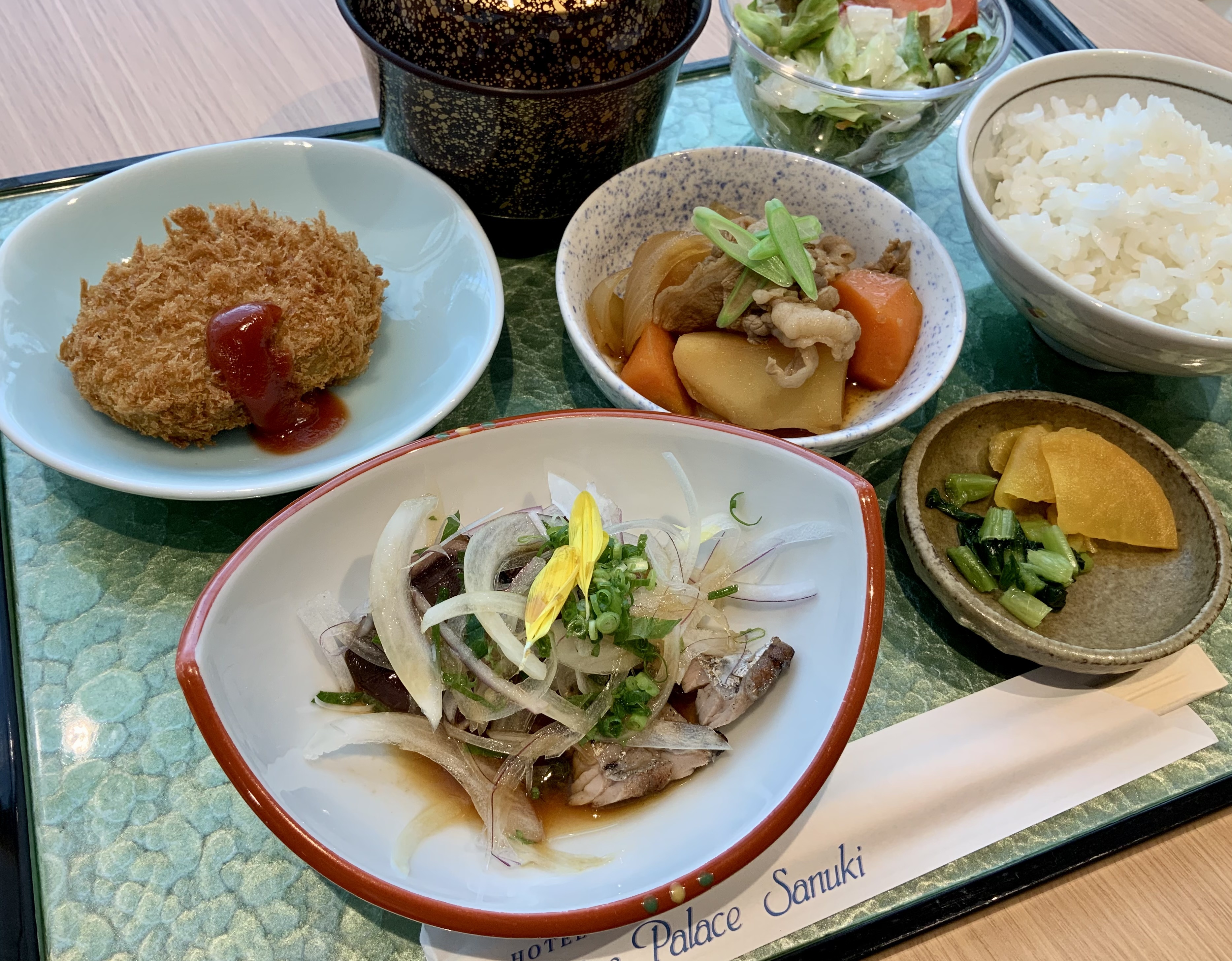 鰹たたき　肉じゃが定食