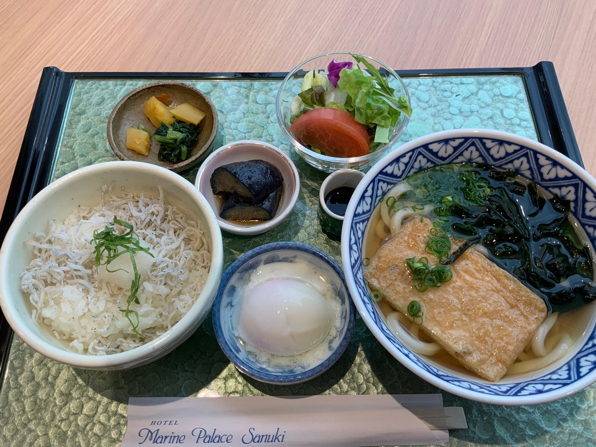 庵治産しらす丼　温玉添え　ジューシーきつねうどん