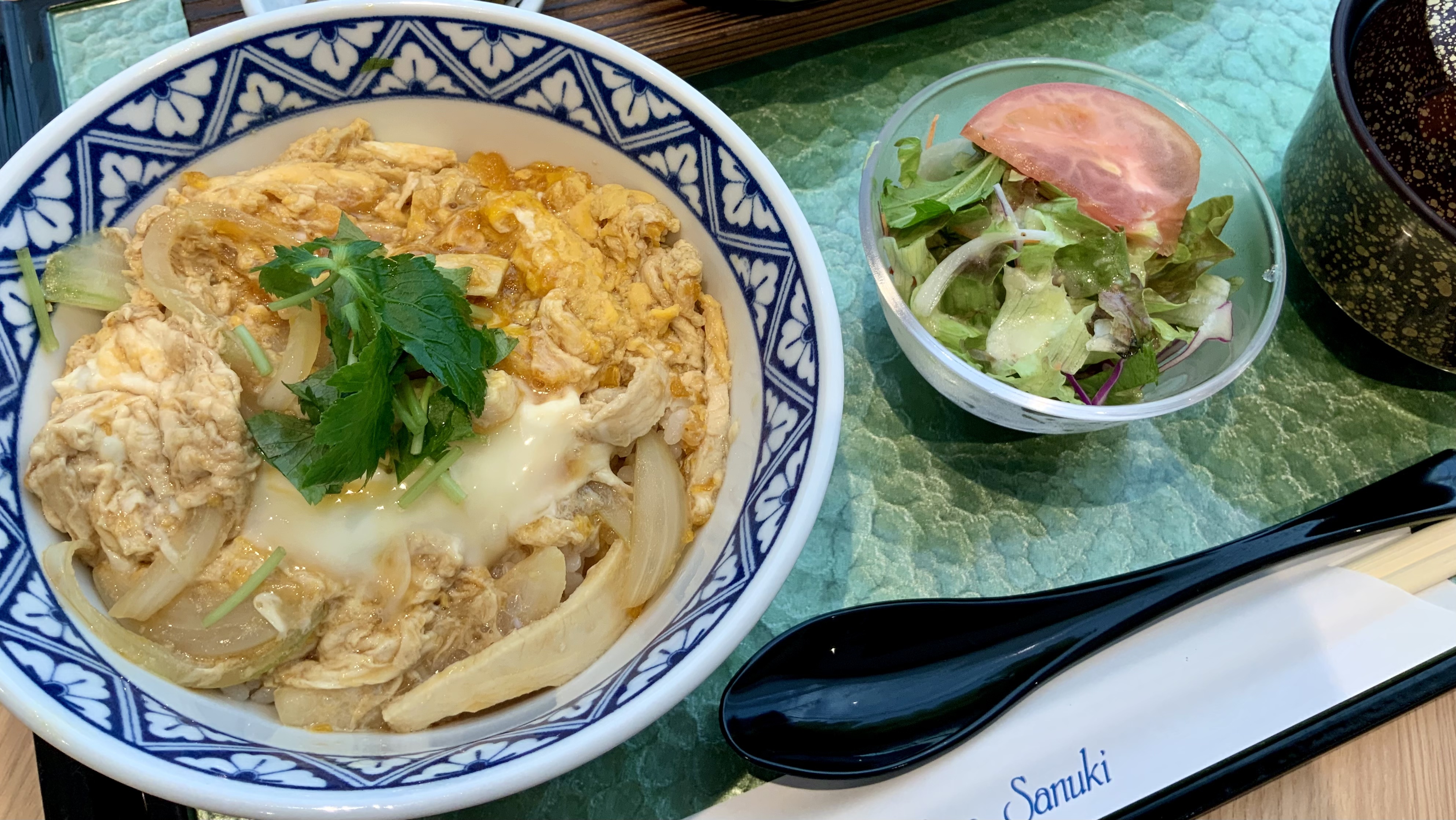 オリーブ玉子親子丼