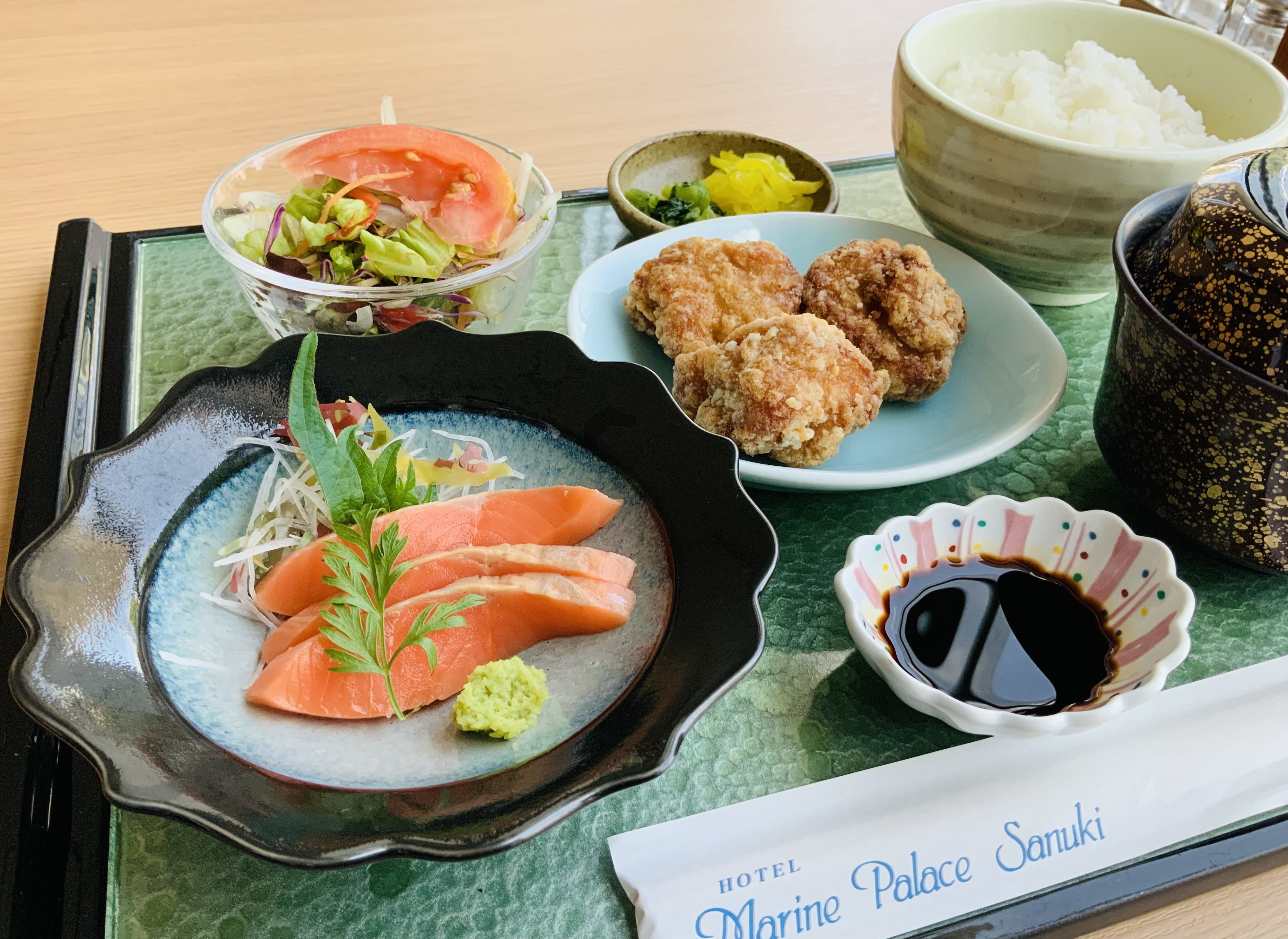 若鶏竜田揚げ サーモン造り定食