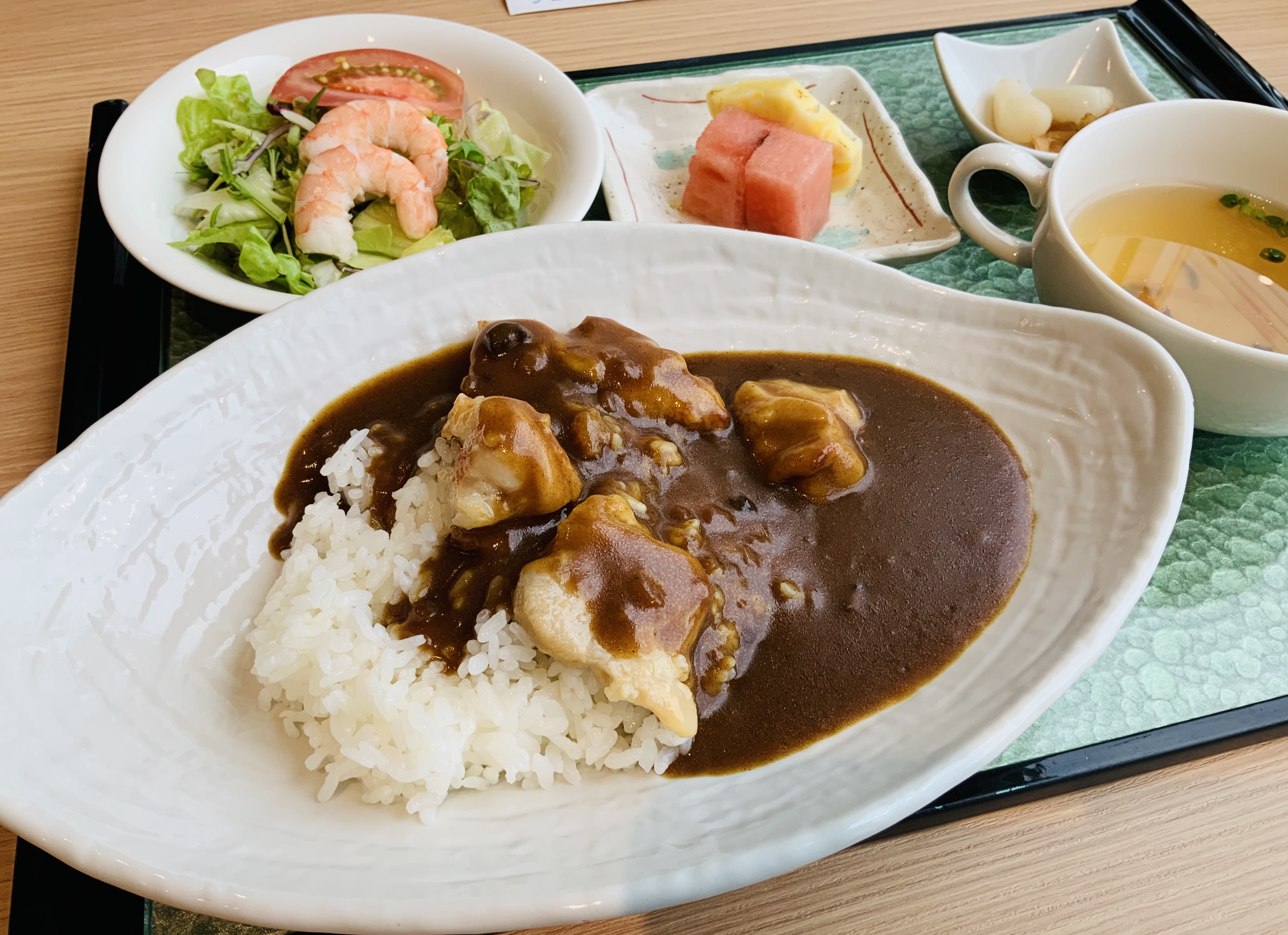 チキンカレー サラダ フルーツ付き