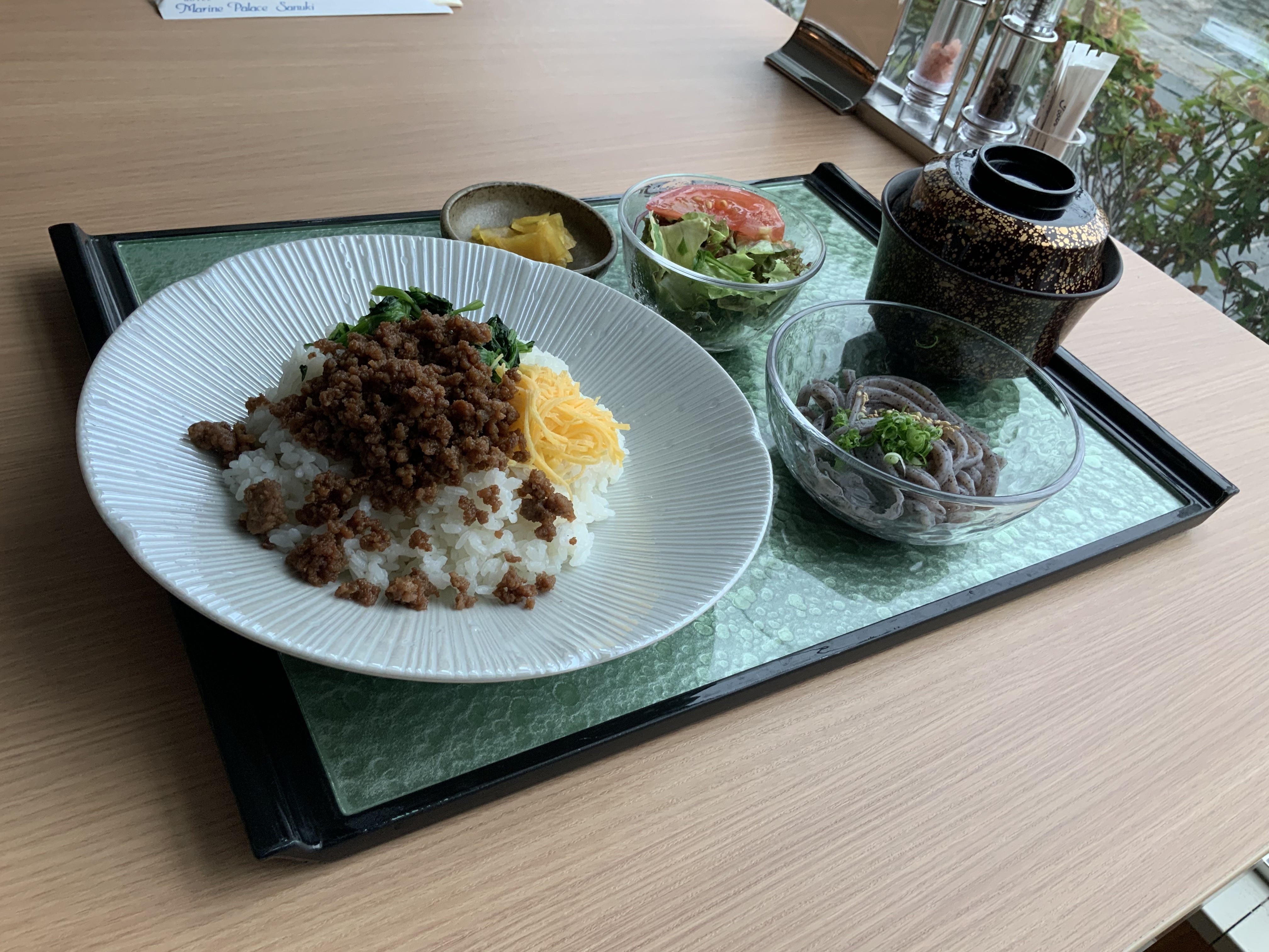 宇多津産古代米うどん＆オリーブ牛そぼろ丼