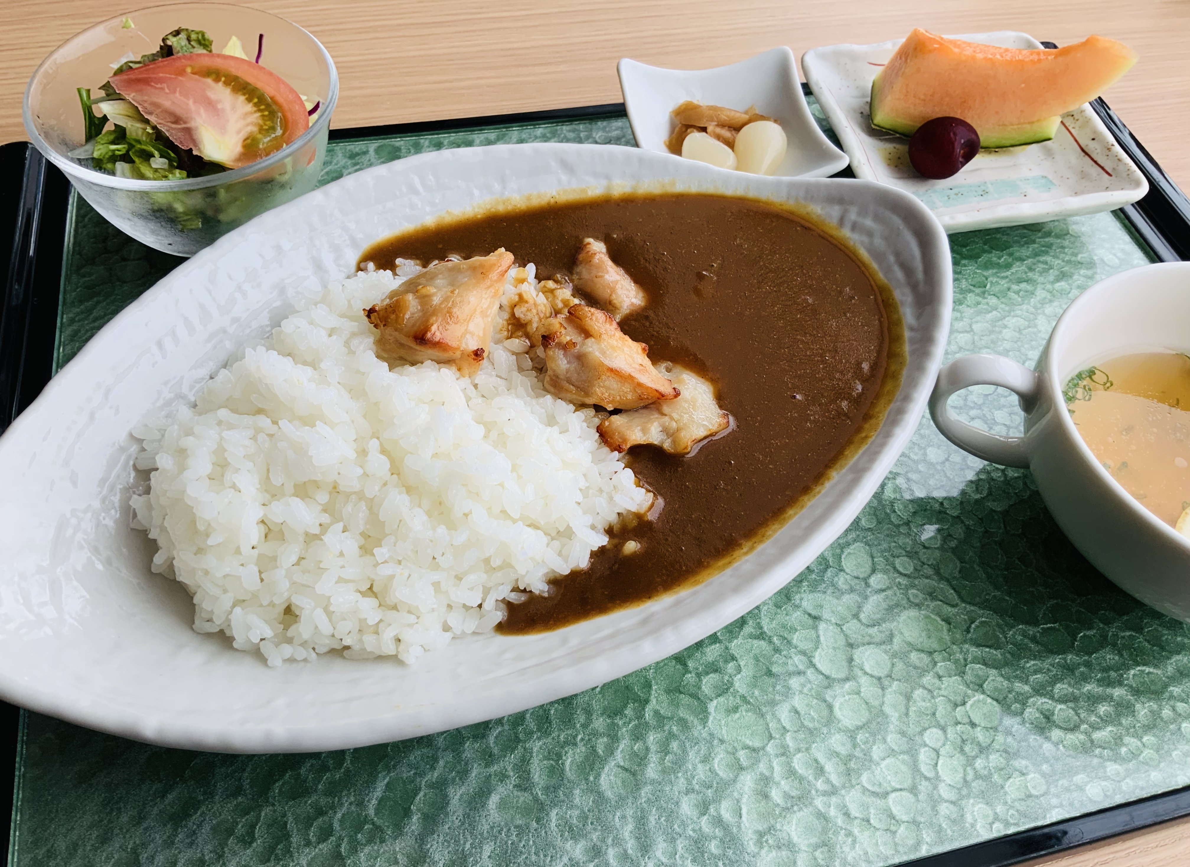 チキンカレー サラダ フルーツ付き