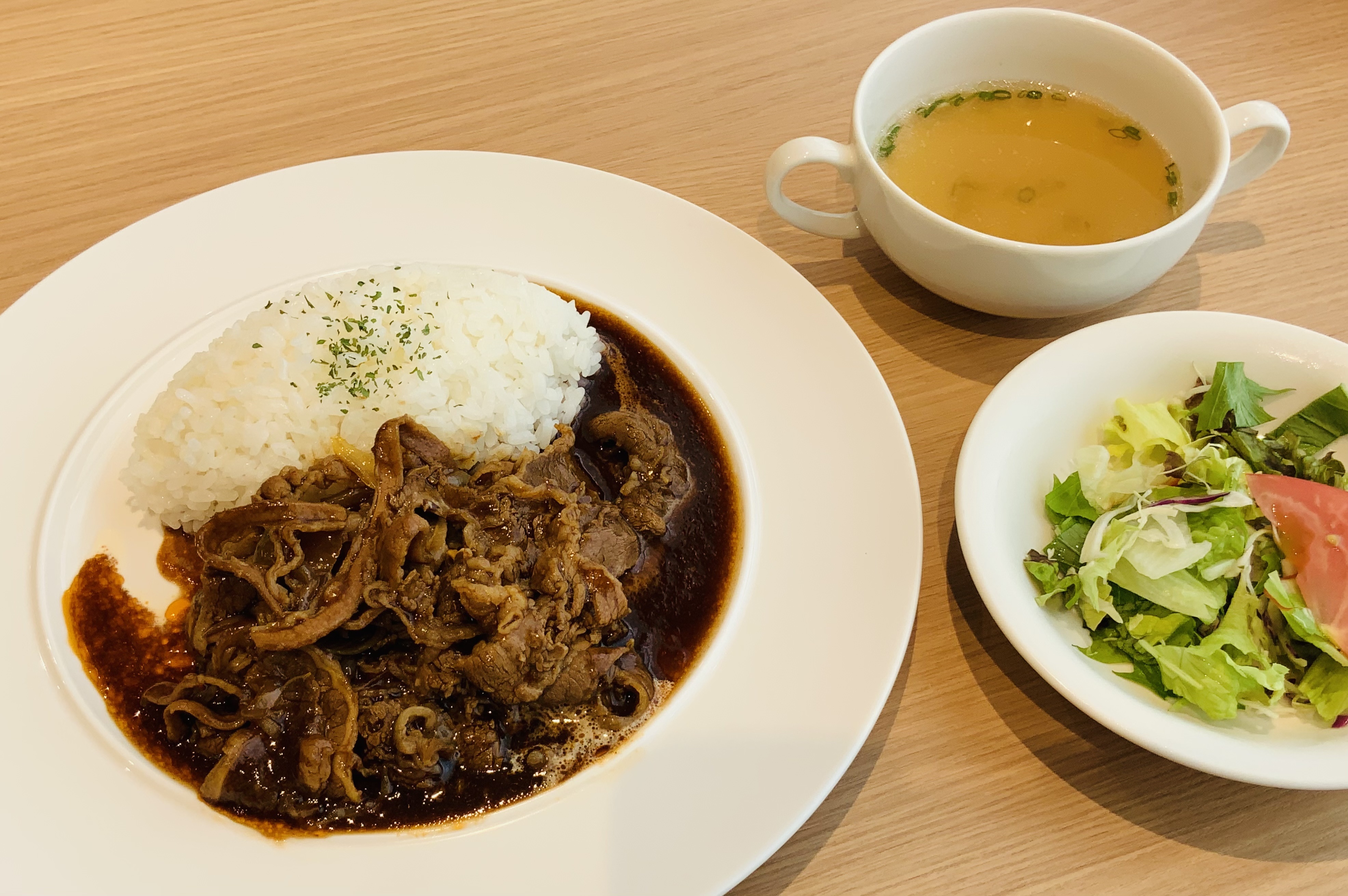 牛肉のデミグラスソース煮込み