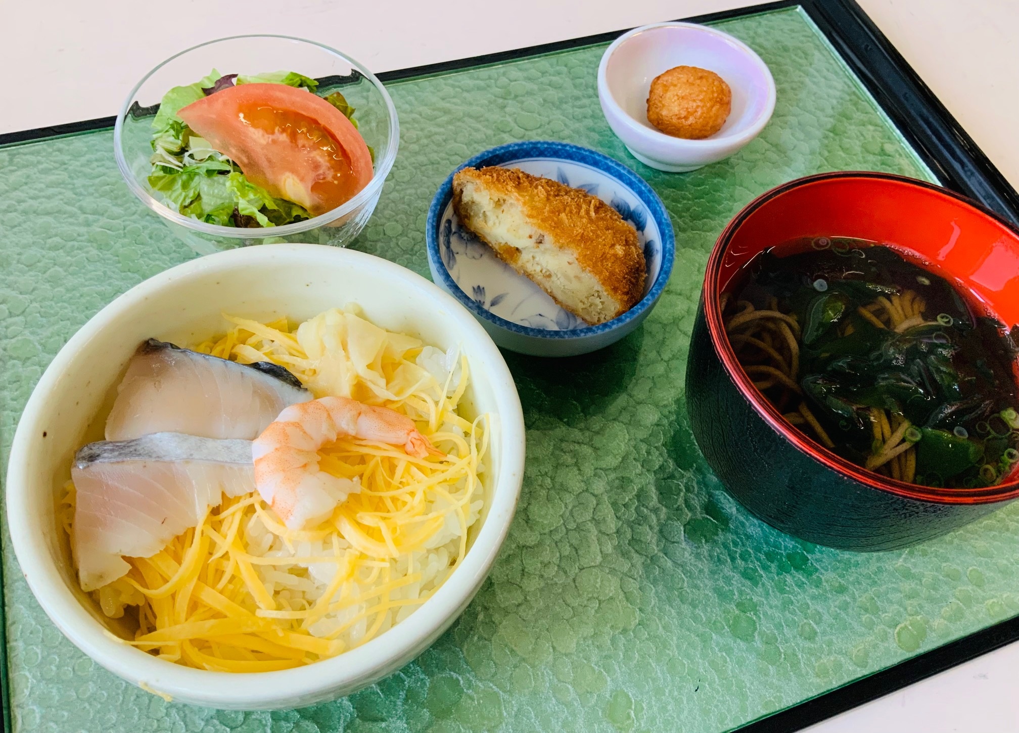 高松市場直送！！瀬戸内鰆ちらし寿司　かけそば定食