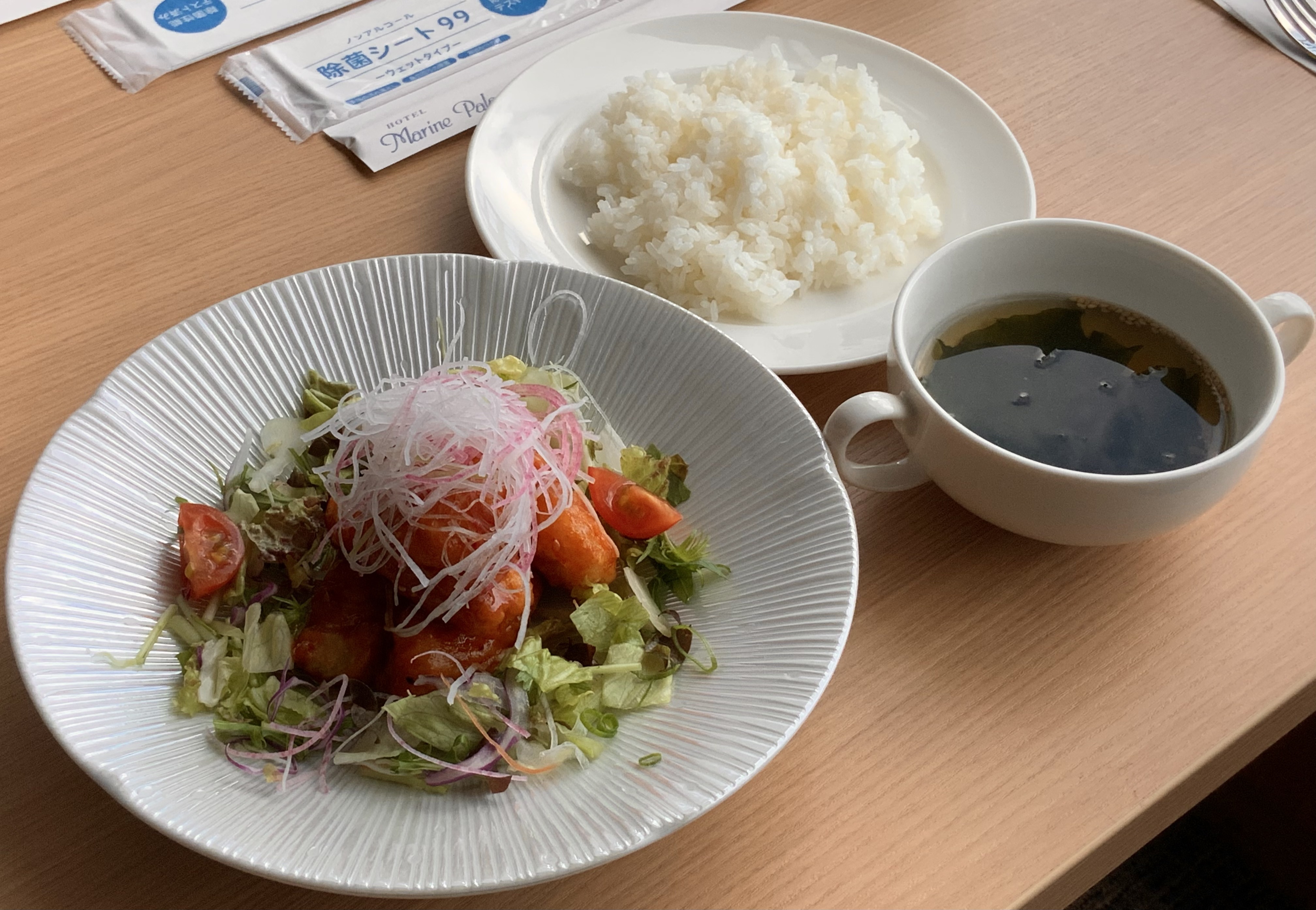 ヤンニョムチキン(増量) 彩りサラダ仕立て