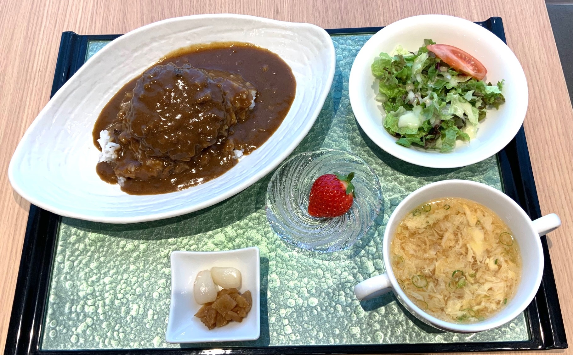 メンチカツカレー