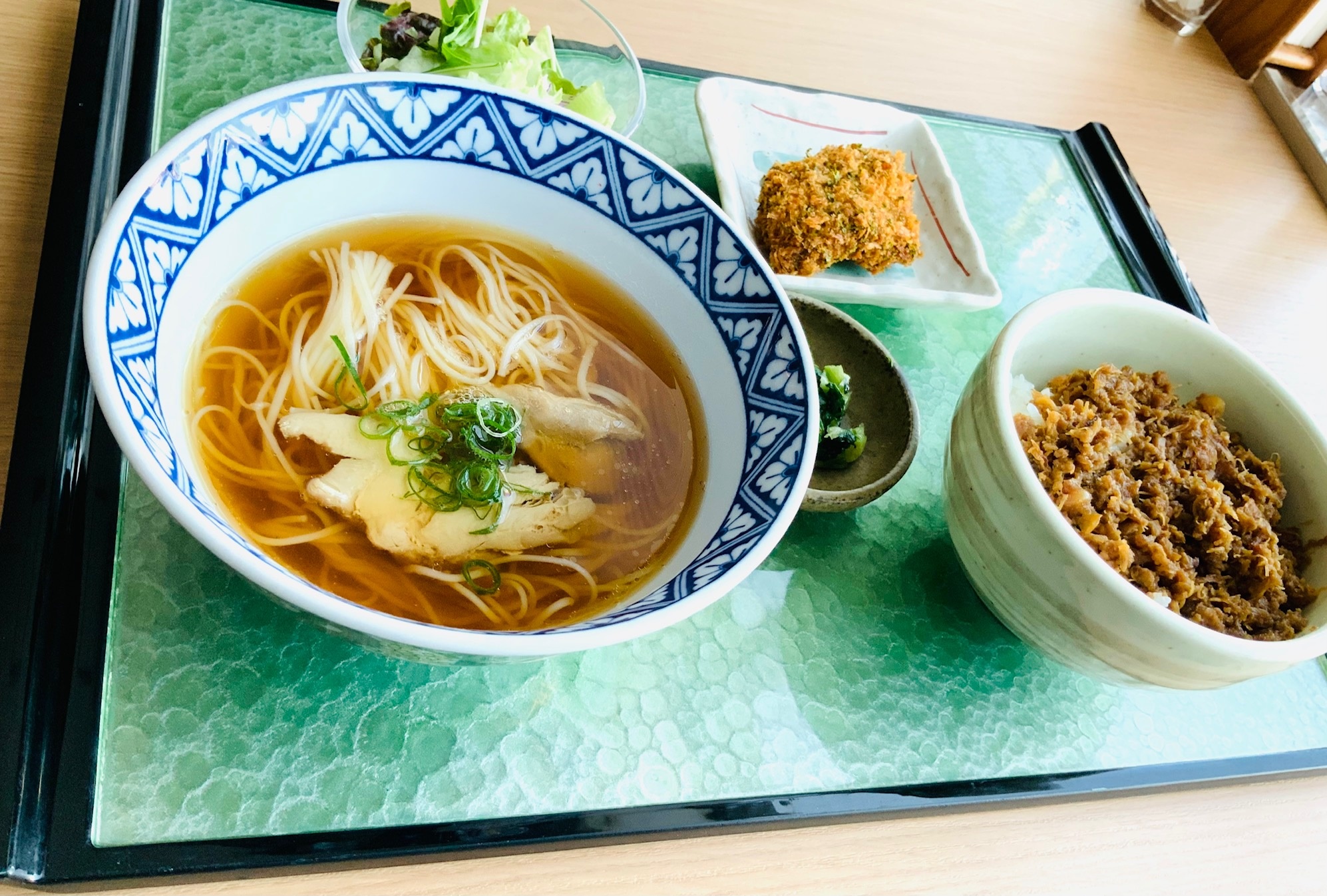 ★NEW★　伊吹いりこ出汁鶏ソーメン　オリーブ牛そぼろ丼