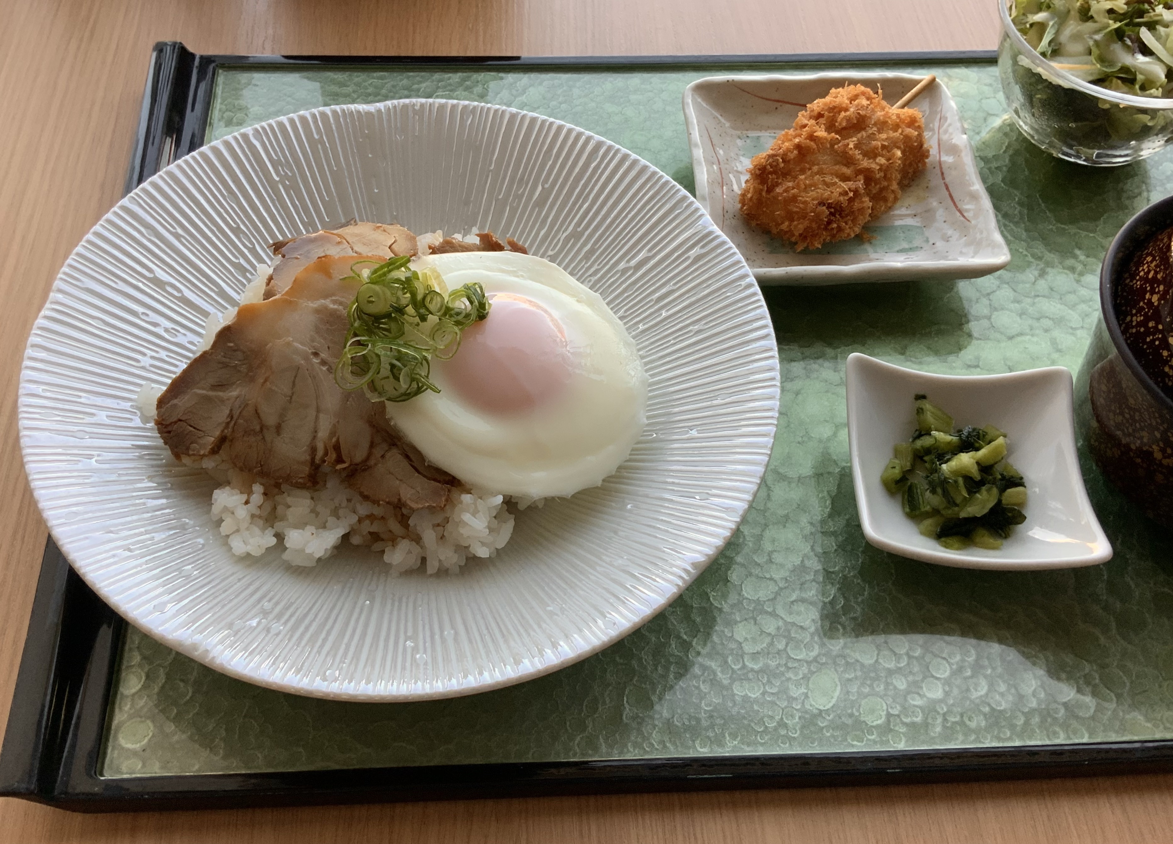 自家製チャーシュー 目玉焼き丼