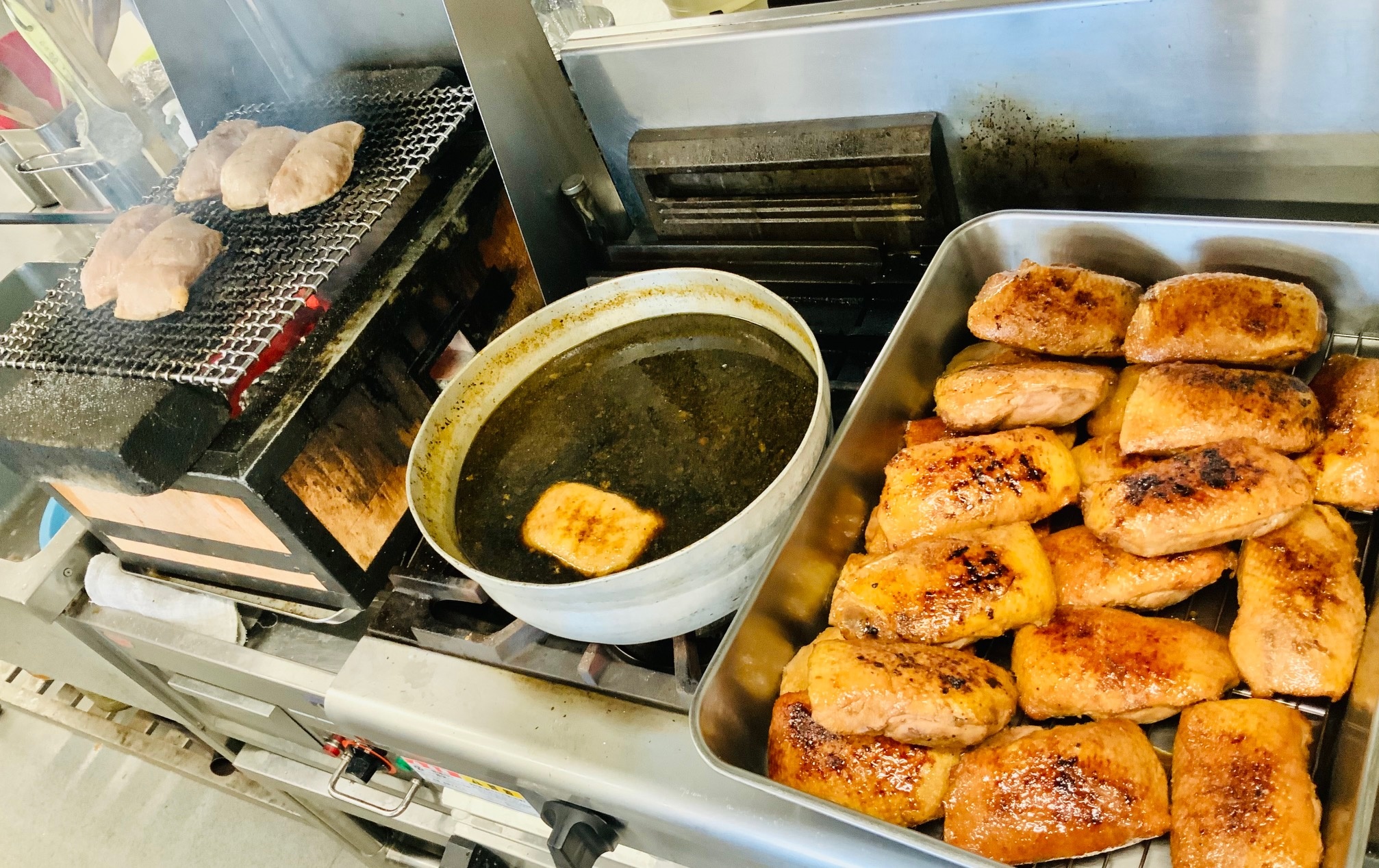 ★NEW★備長炭で焼きます！鴨うまタレ焼丼　温玉添え