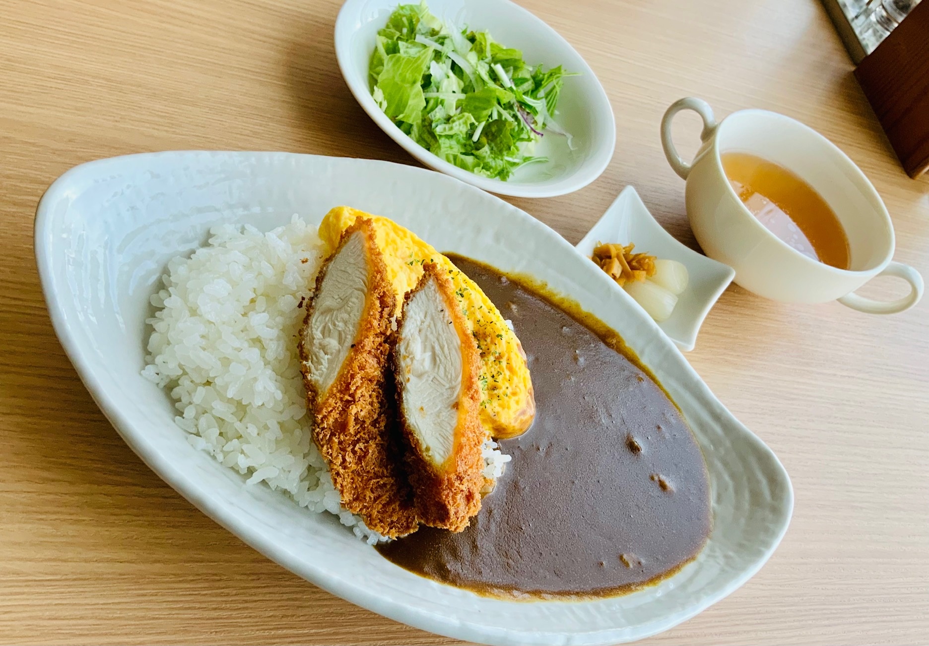 香川県産ササミカツ＆オムレツカレー