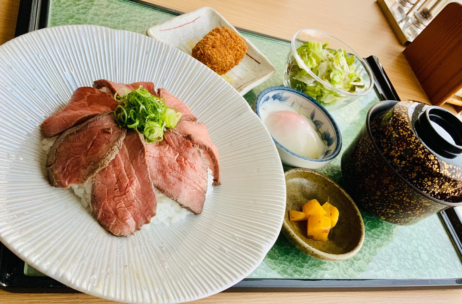 国産牛ローストビーフ丼