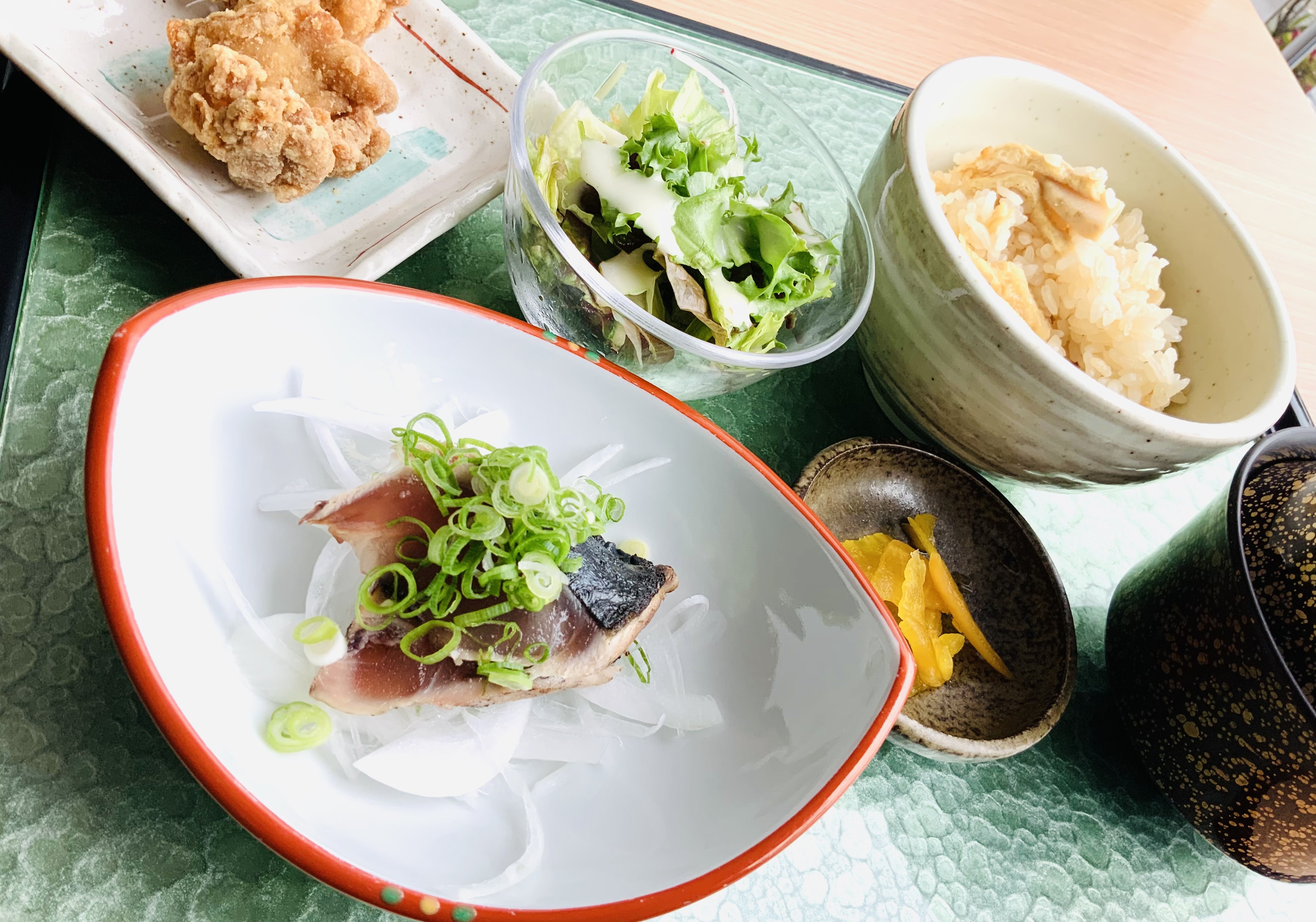 鰹たたき  筍御飯　鶏竜田揚げ