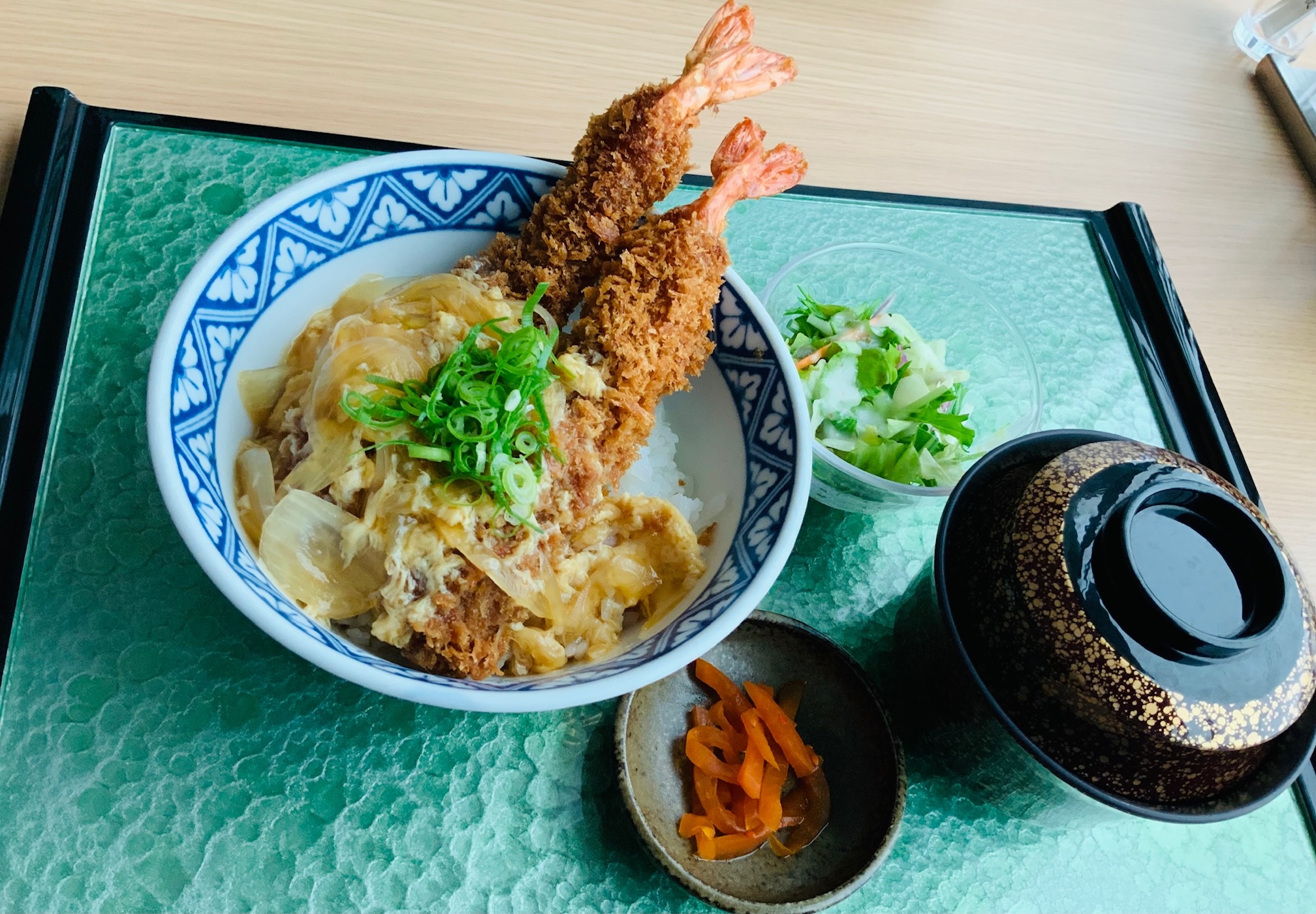 ブラックタイガー大海老フライ玉子丼