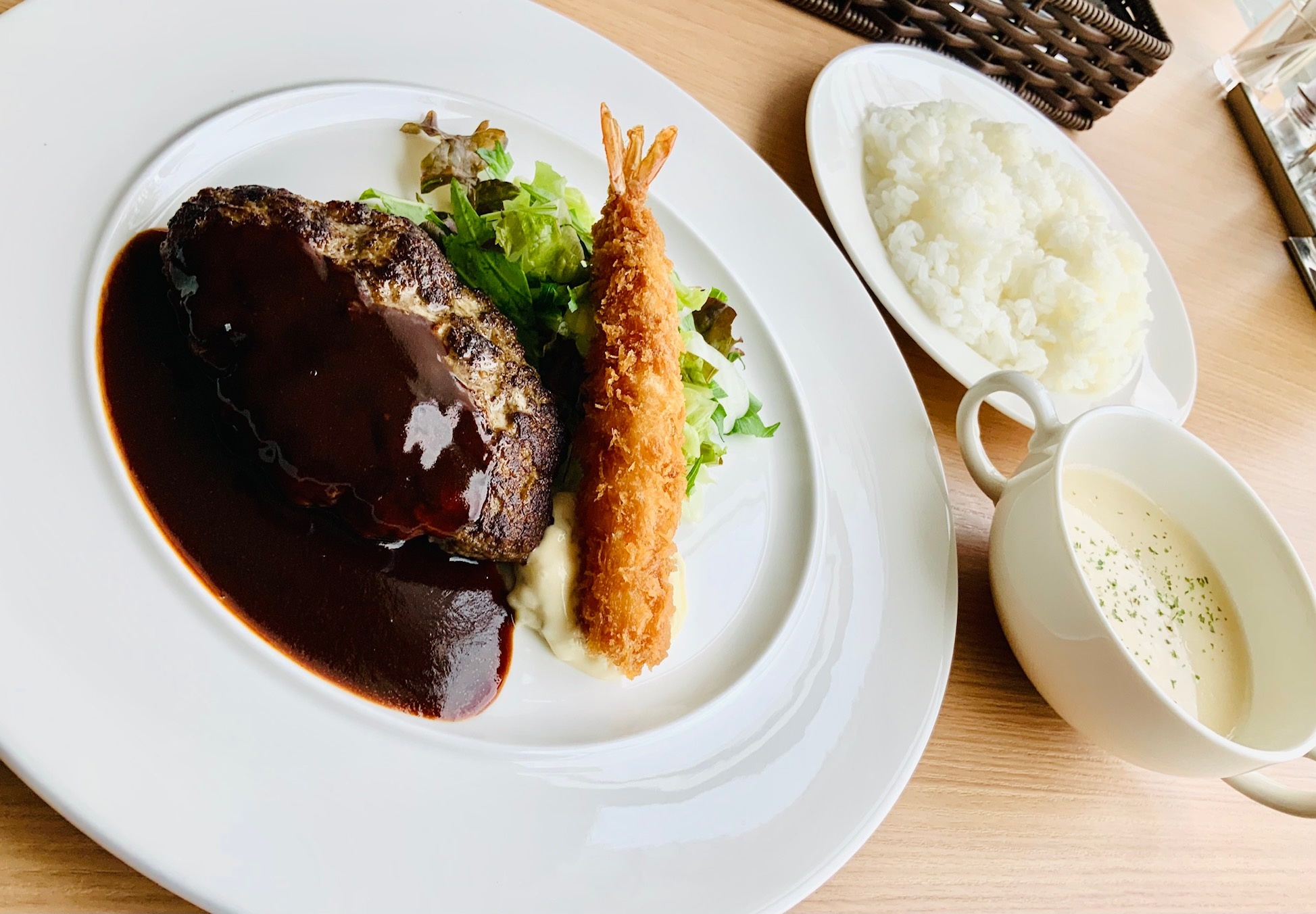NEW　オリーブ牛ハンバーグ &海老フライ