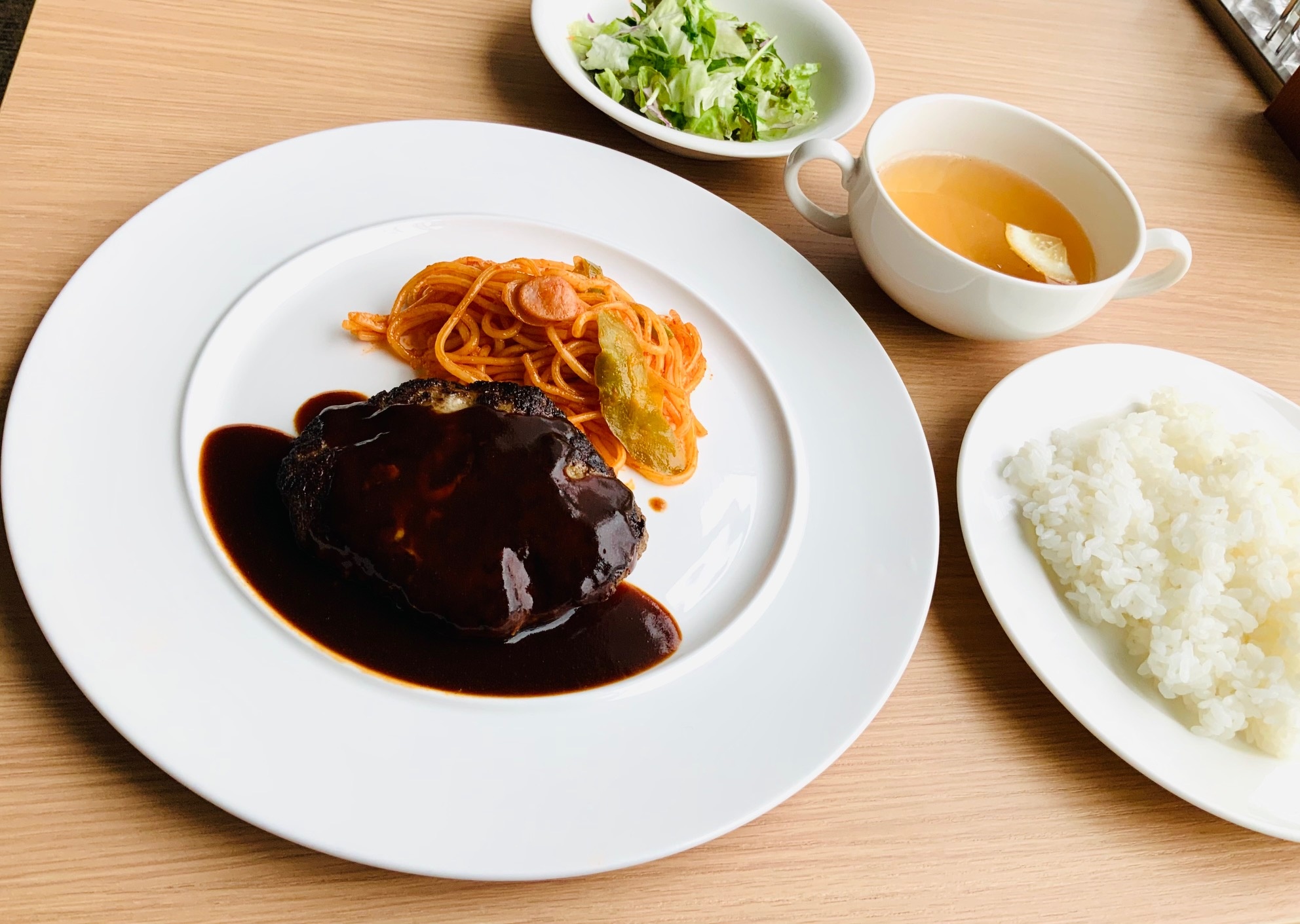 NEW　オリーブ牛ハンバーグ &ナポリタン