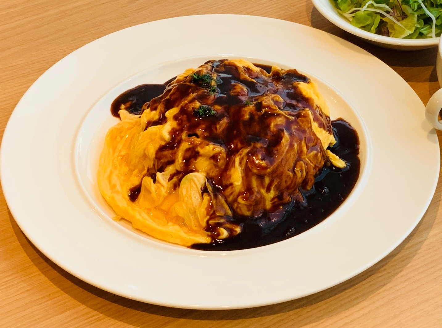 三木町の新鮮玉子ふわとろオムライス　デミグラスソース