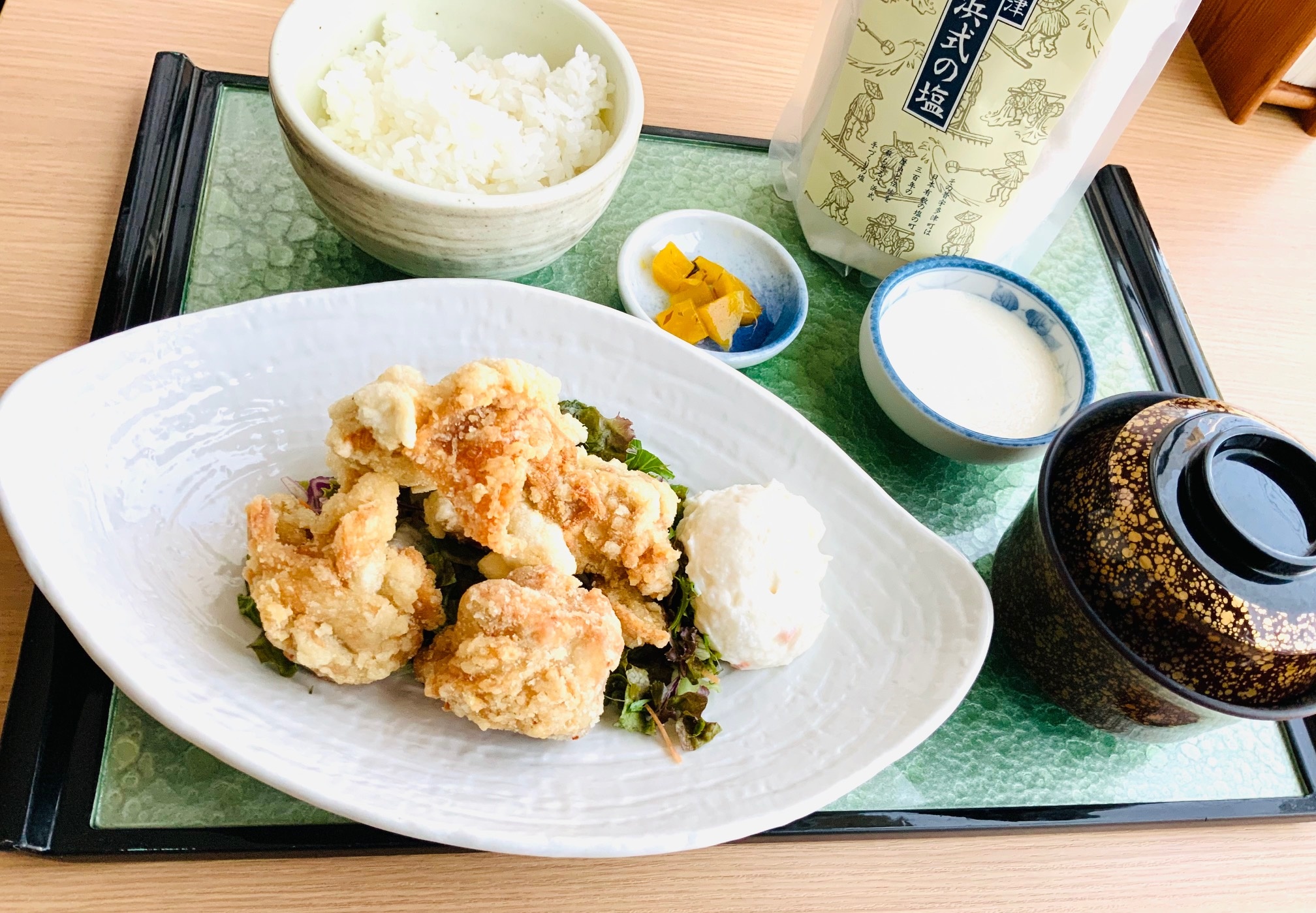 宇多津の塩を使った鶏唐＆宇多津入浜塩にがり豆腐定食