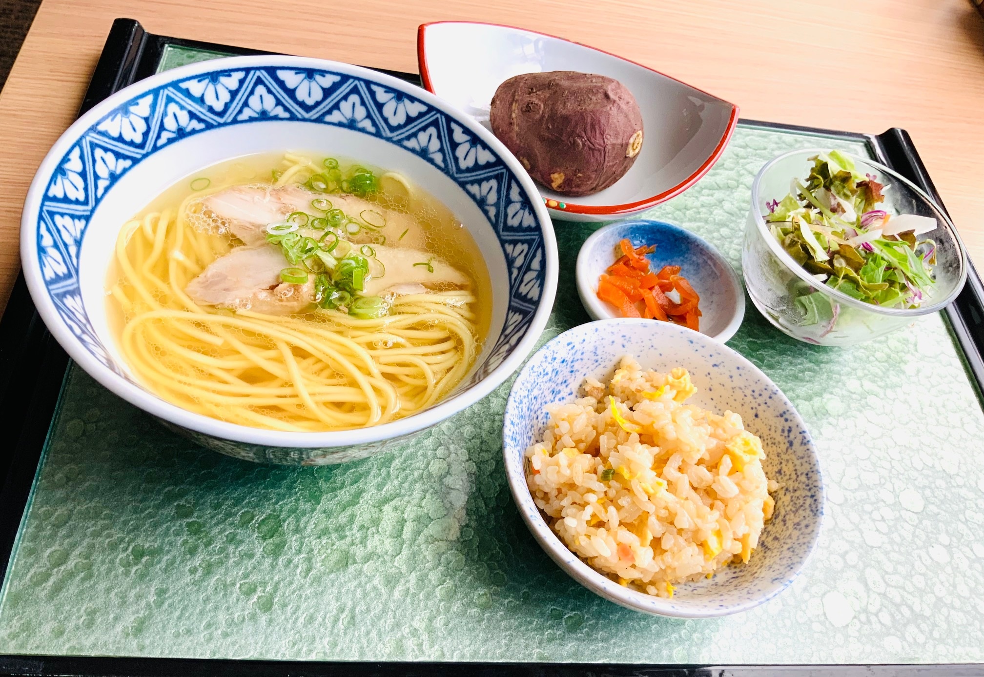 伊吹いりこラーメン　焼飯 