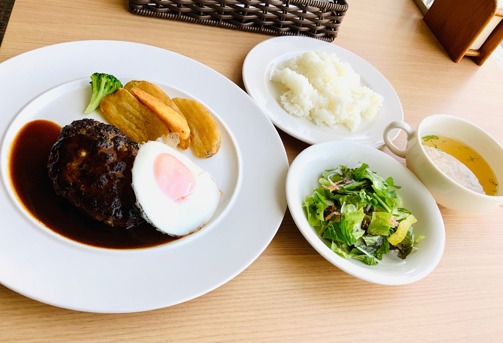 ★NEW★中秋の名月に～　オリーブ牛ハンバーグお月見仕立て