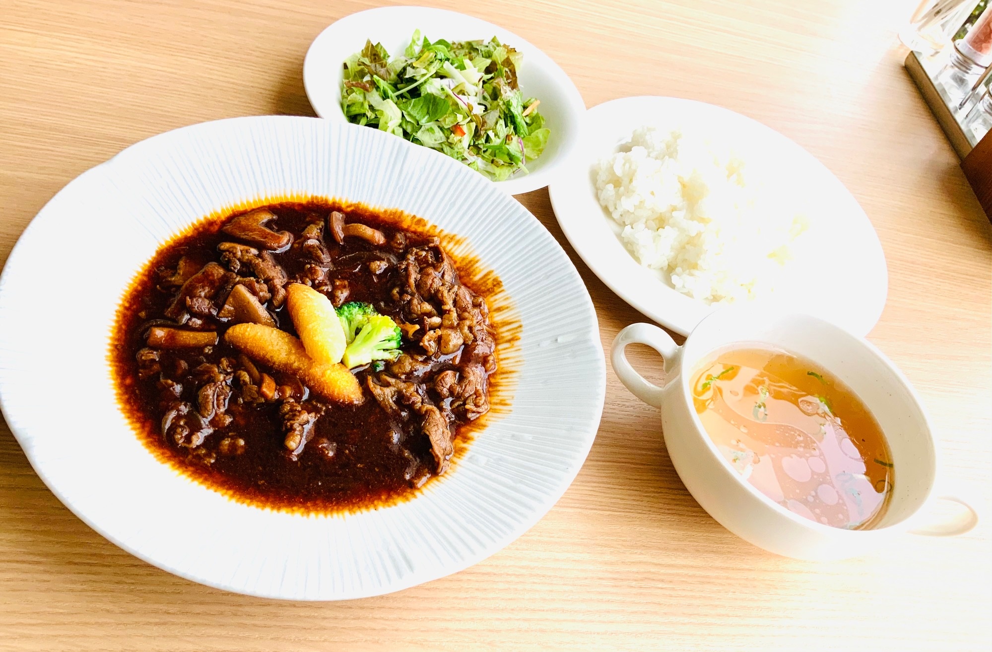 ★NEW★　牛肉と茸のデミグラスソース煮込