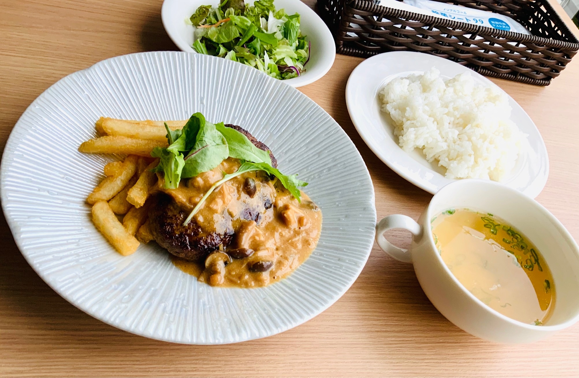 オリーブ牛ハンバーグ和風茸ソース