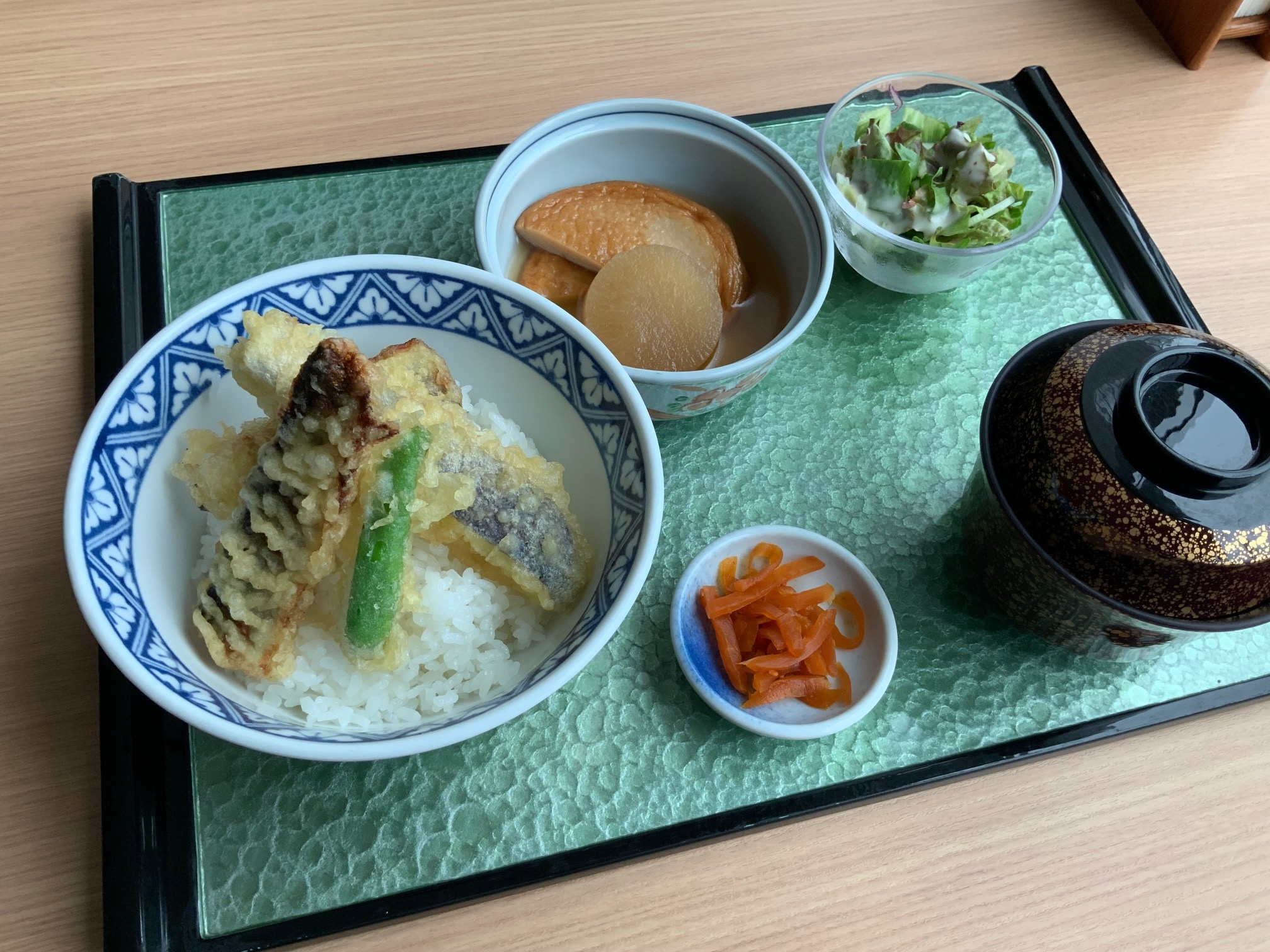 ★NEW★　秋刀魚の天丼＆大根と平天の煮物