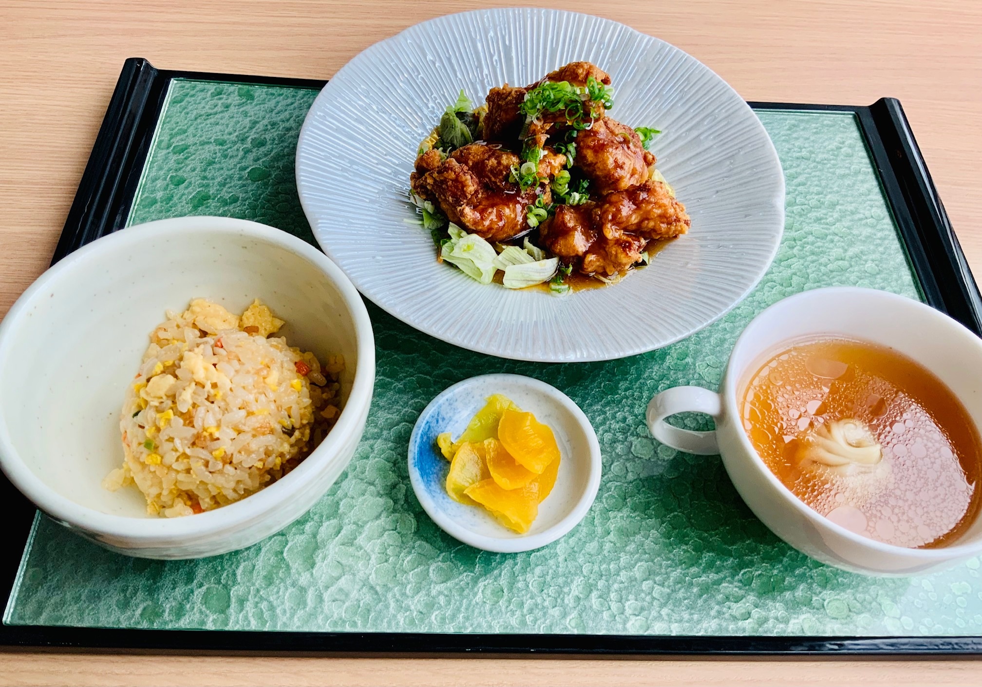 若鶏黒酢あん　水餃子　三木町玉子の焼き飯