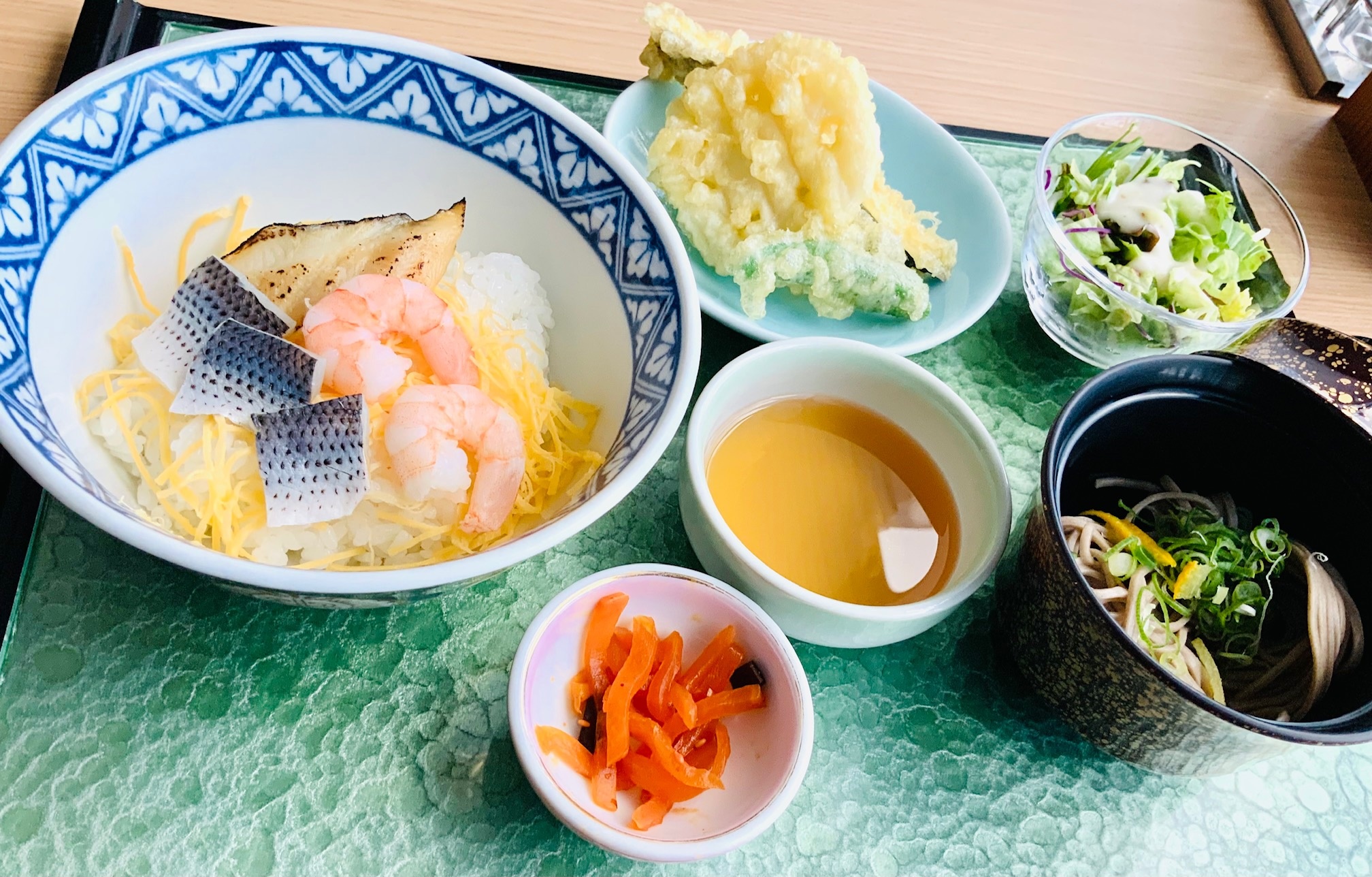 穴子 海老 コノシロばら寿司　柚子そば　野菜天婦羅