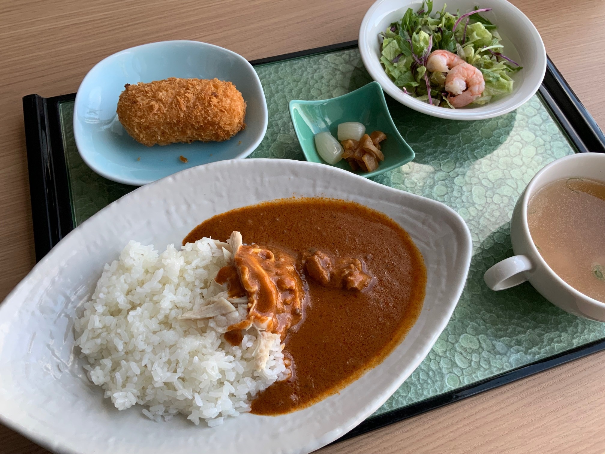 NEW 特製バターチキンカレー　シュリンプサラダ