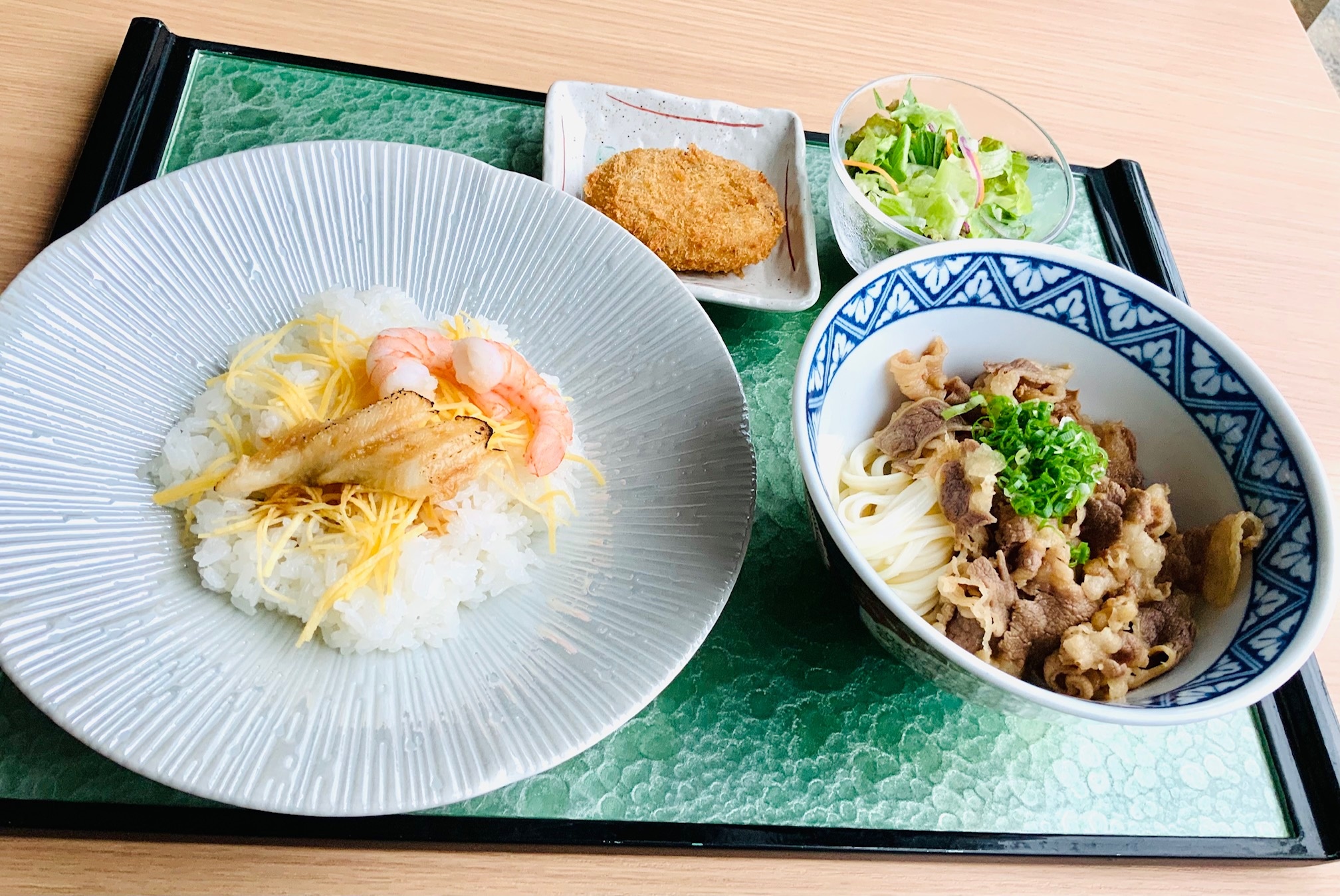 ★肉うどん&穴子と海老ちらし寿司 牛肉コロッケ