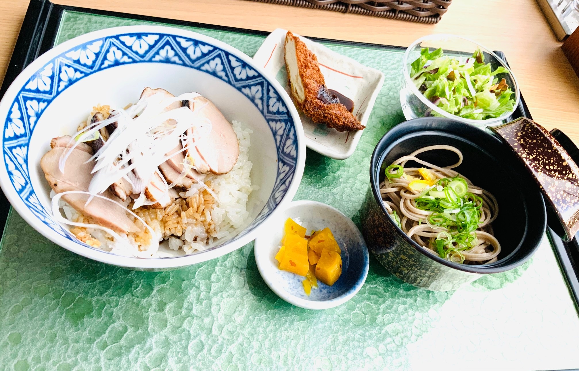 備長炭で焼きます！鴨ロース丼＆柚子そば